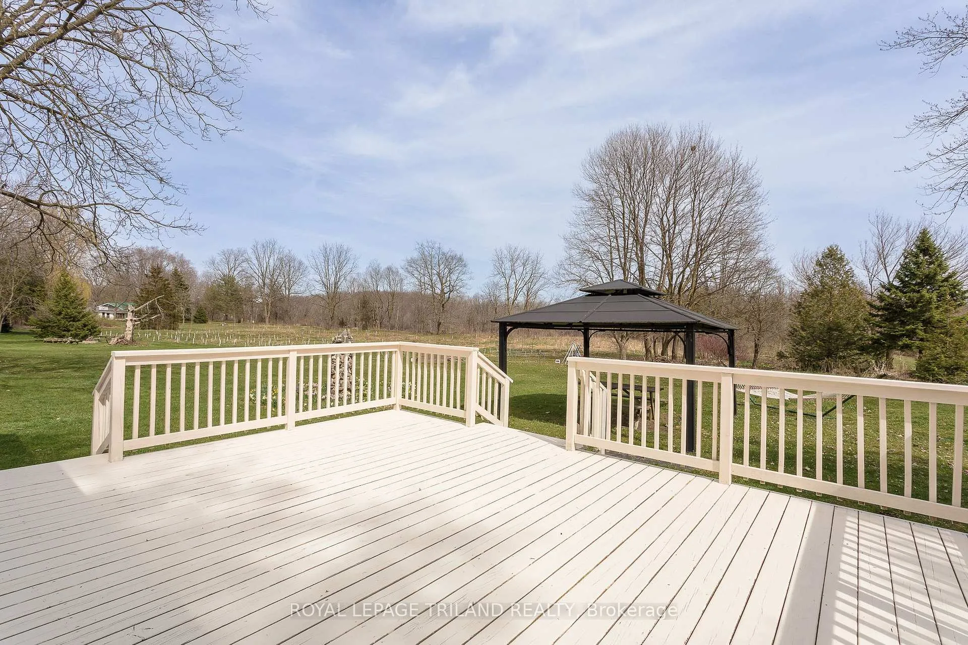 Photo 19 of 20927 Lakeside Drive, Thames Centre, Rural Thames Centre — HOMEH