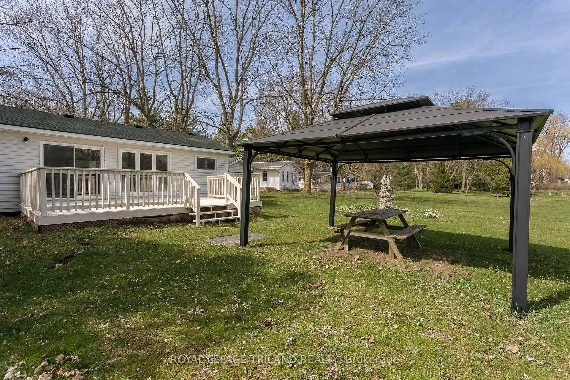Photo 28 of 20927 Lakeside Drive, Thames Centre, Rural Thames Centre — HOMEH