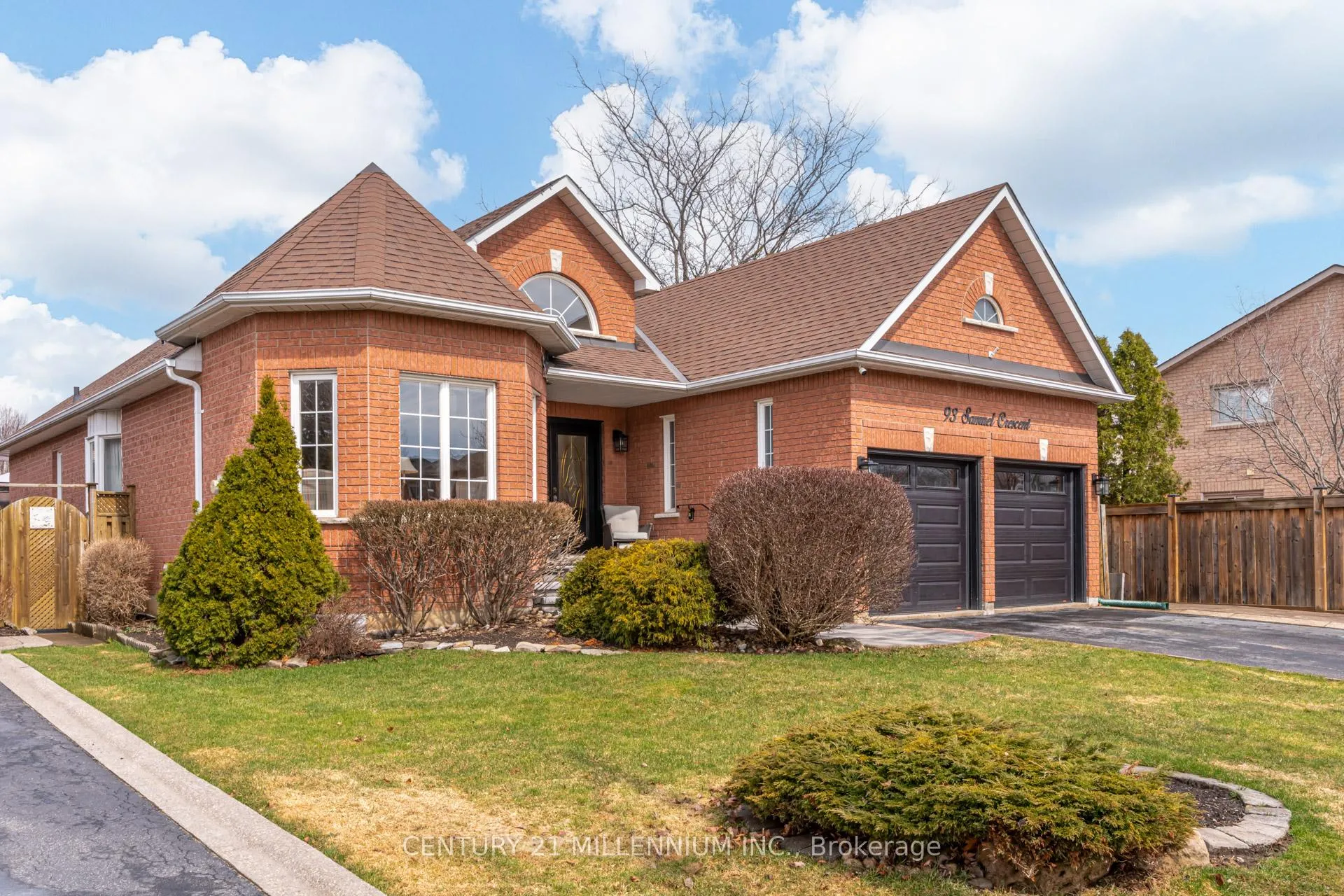 Photo 2 of 93 Samuel Crescent, Halton Hills, Georgetown — HOMEH