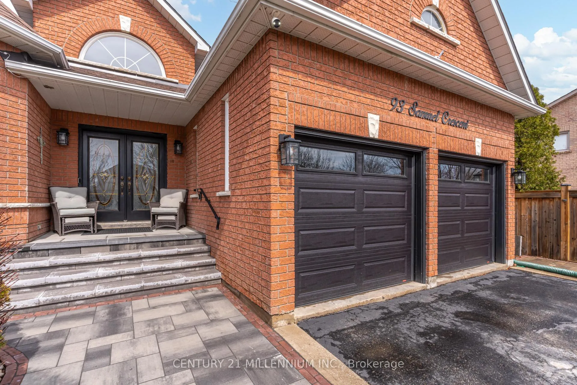 Photo 3 of 93 Samuel Crescent, Halton Hills, Georgetown — HOMEH