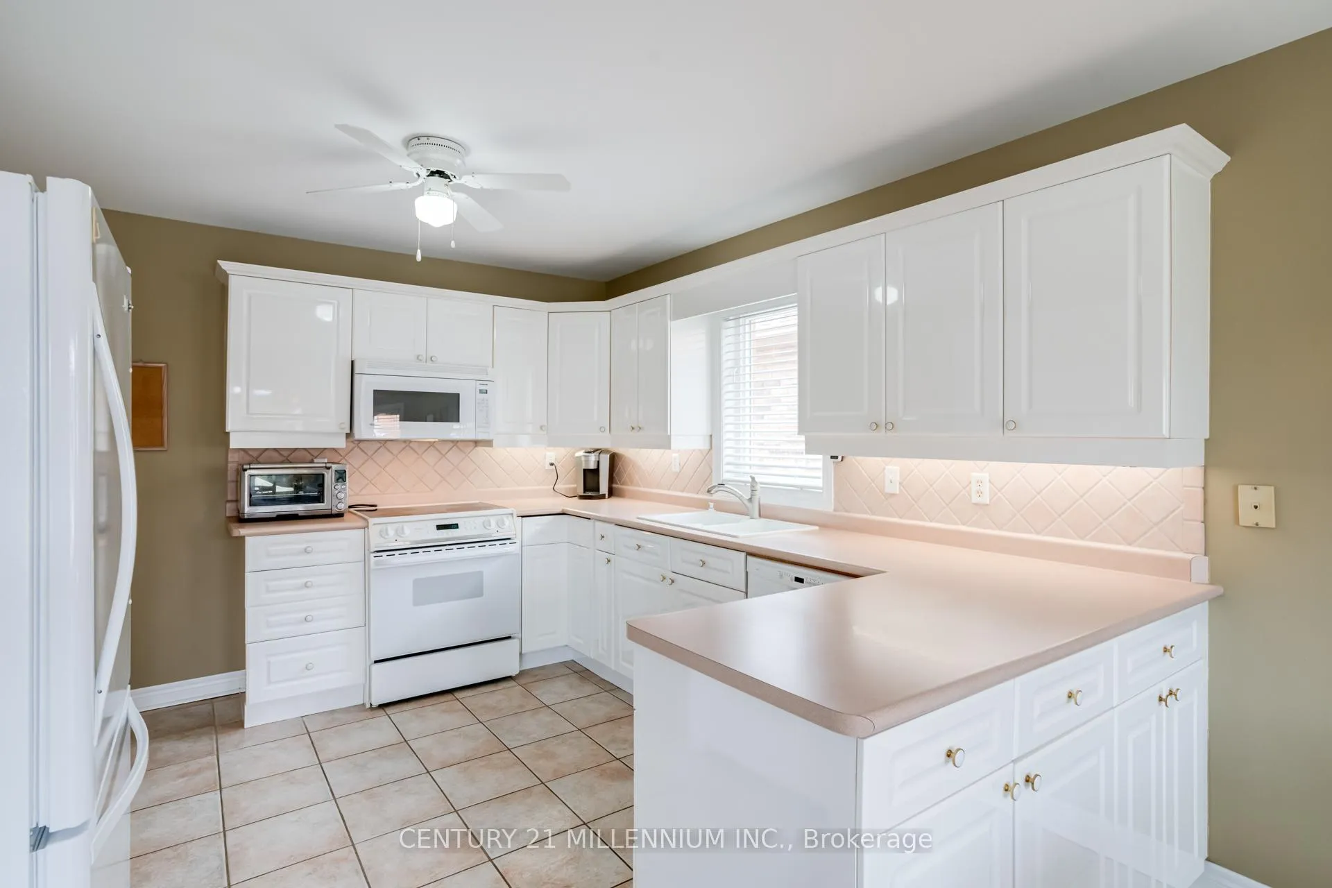 Photo 12 of 93 Samuel Crescent, Halton Hills, Georgetown — HOMEH