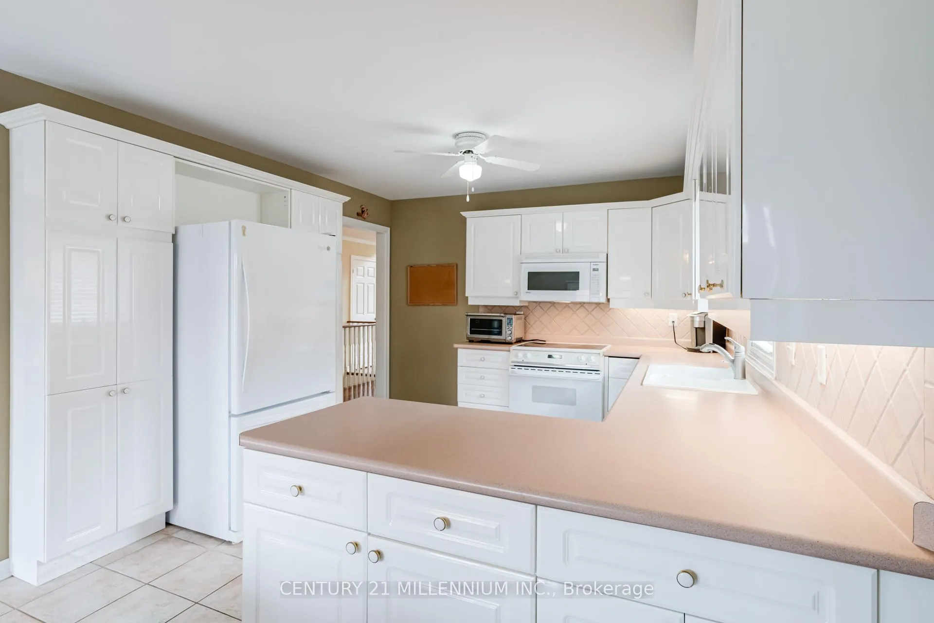 Photo 13 of 93 Samuel Crescent, Halton Hills, Georgetown — HOMEH