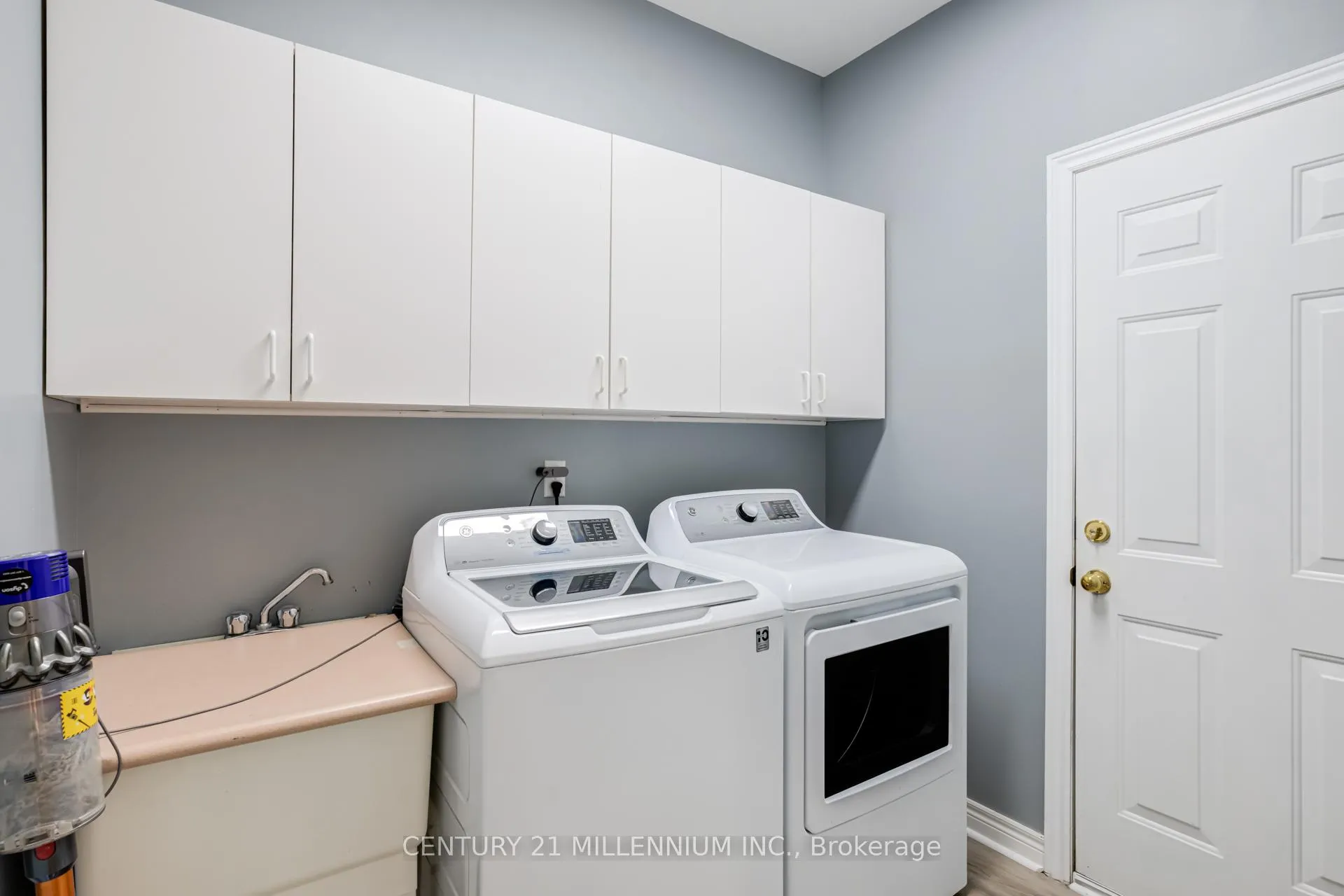 Photo 23 of 93 Samuel Crescent, Halton Hills, Georgetown — HOMEH