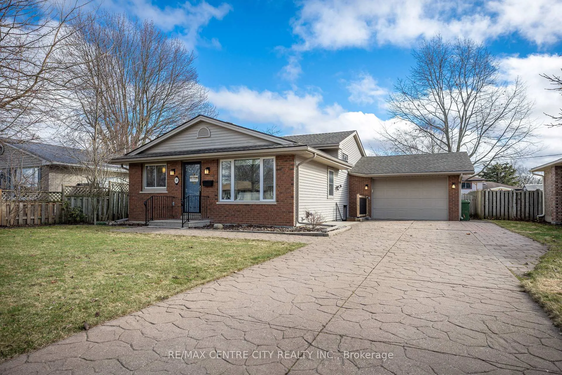 Photo 1 of 18 Highview Drive, St. Thomas — HOMEH