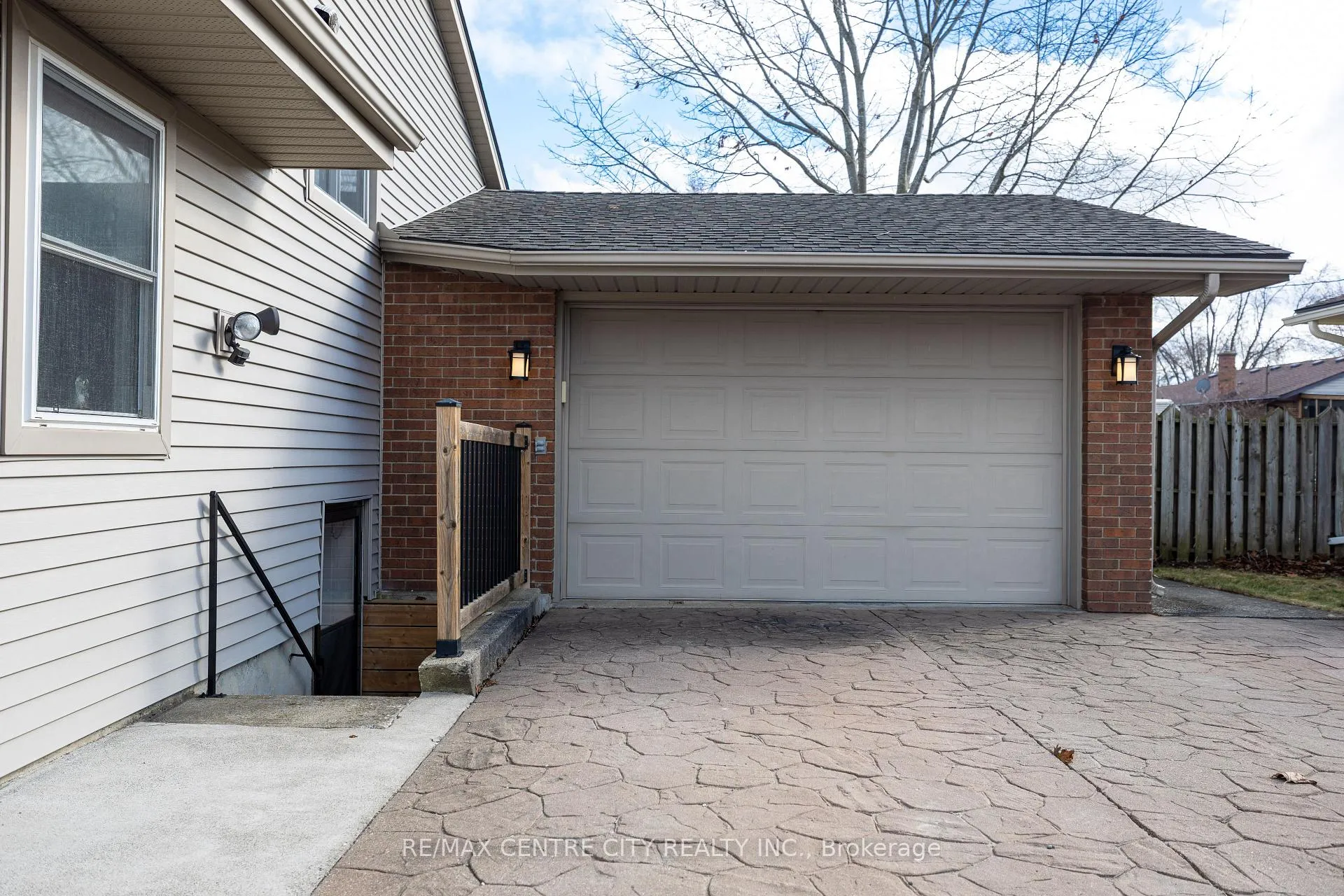 Photo 5 of 18 Highview Drive, St. Thomas — HOMEH