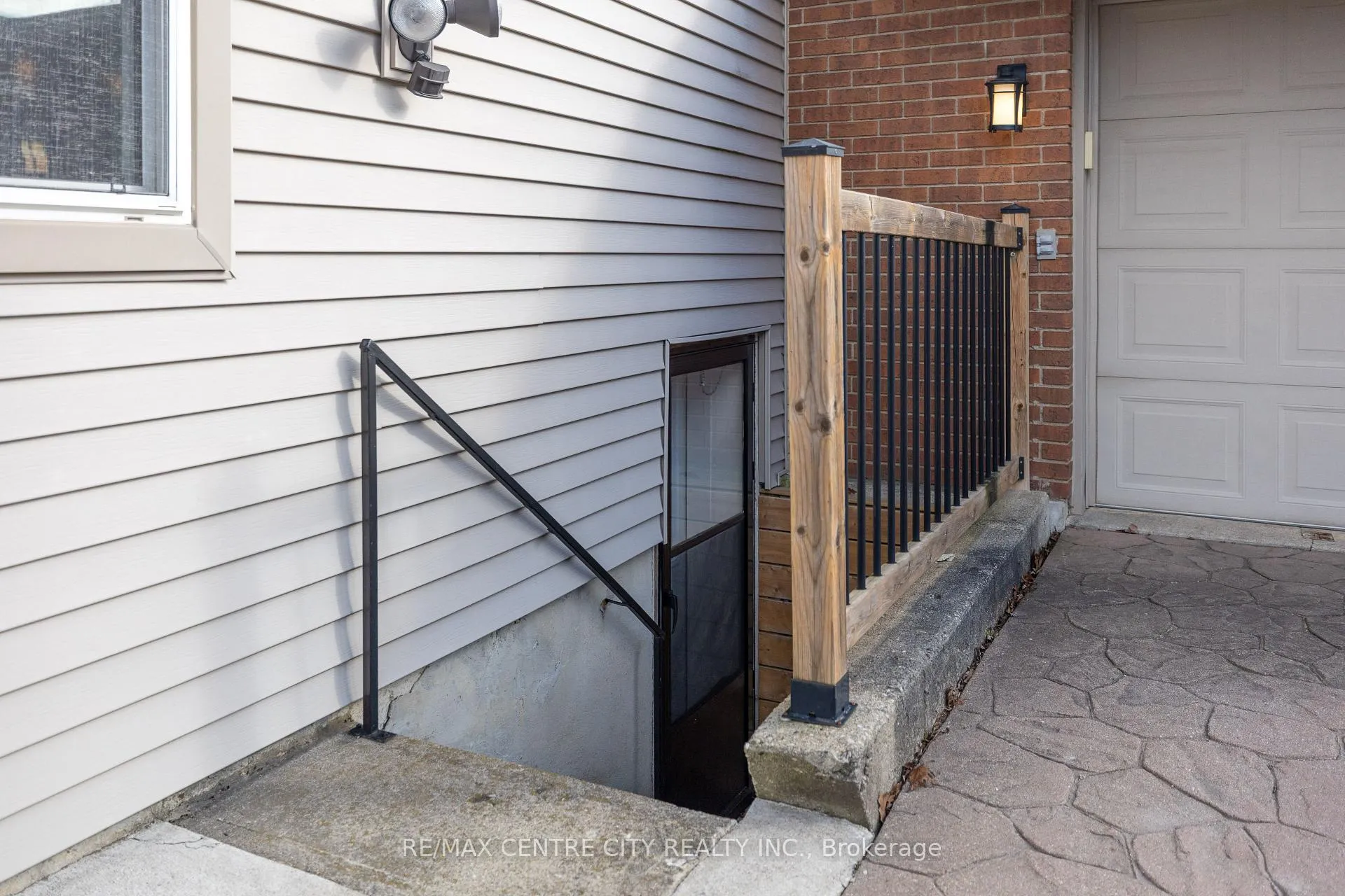 Photo 6 of 18 Highview Drive, St. Thomas — HOMEH