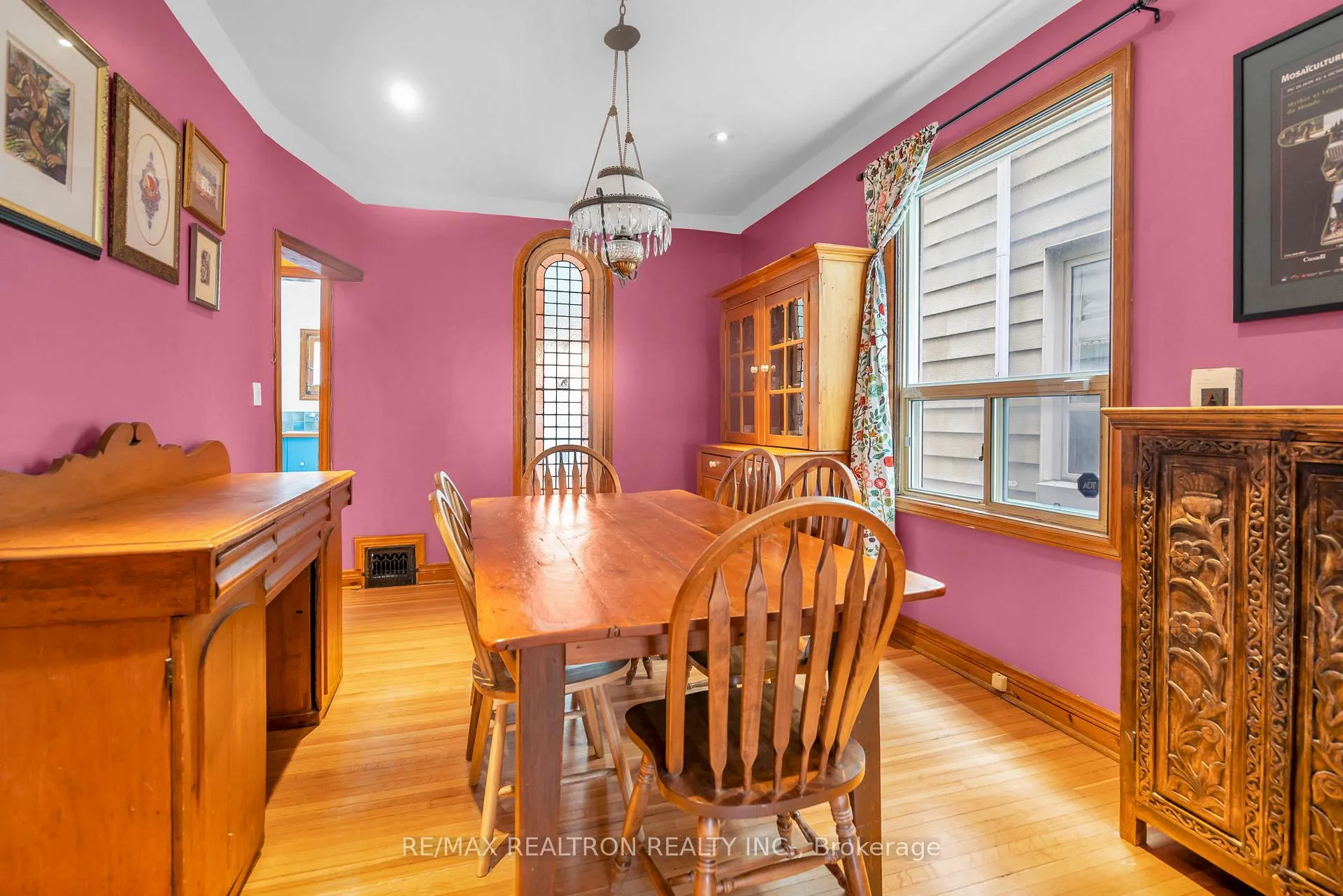 Photo 6 of 17 Baltic Avenue, Toronto, Danforth — HOMEH