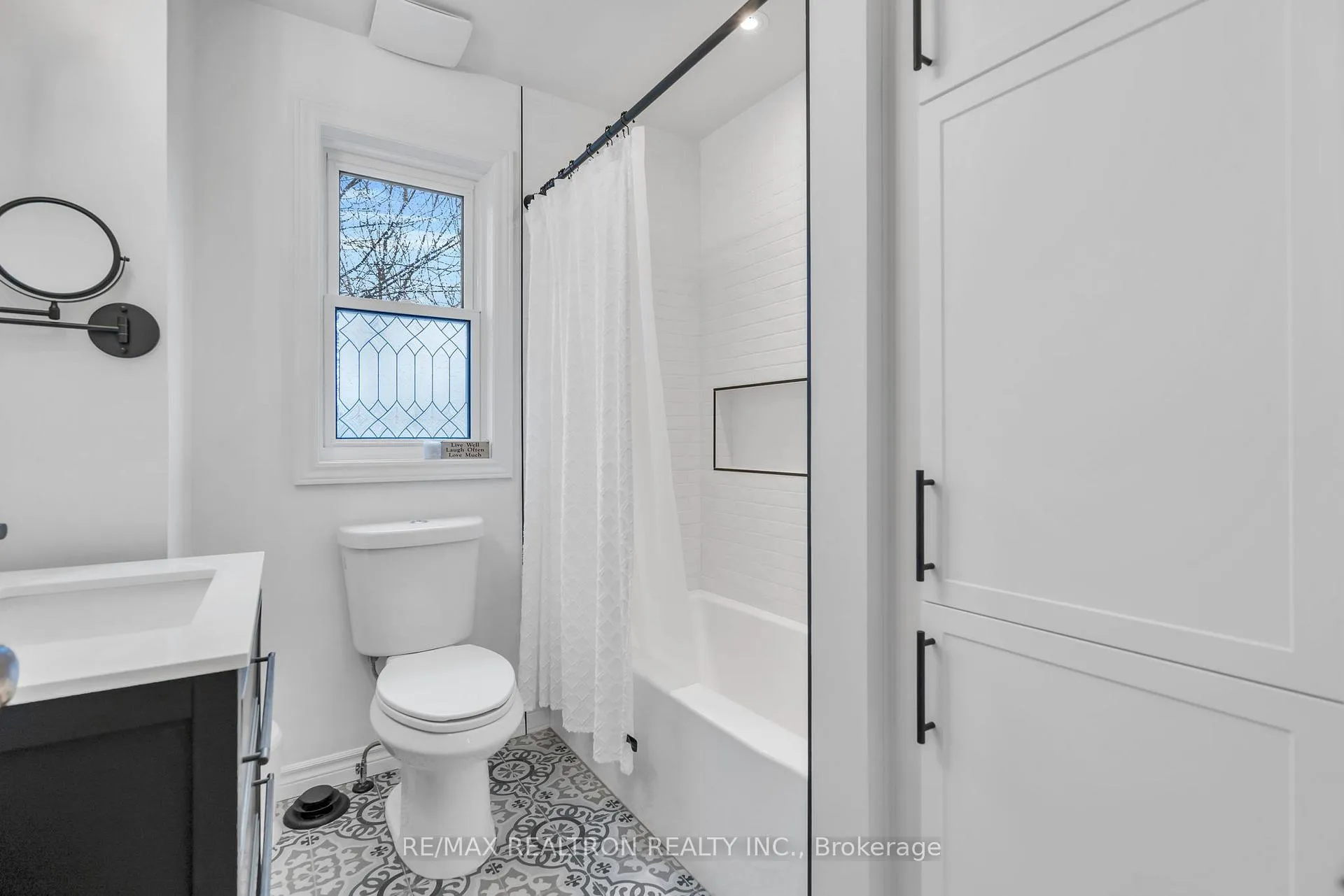Photo 14 of 17 Baltic Avenue, Toronto, Danforth — HOMEH