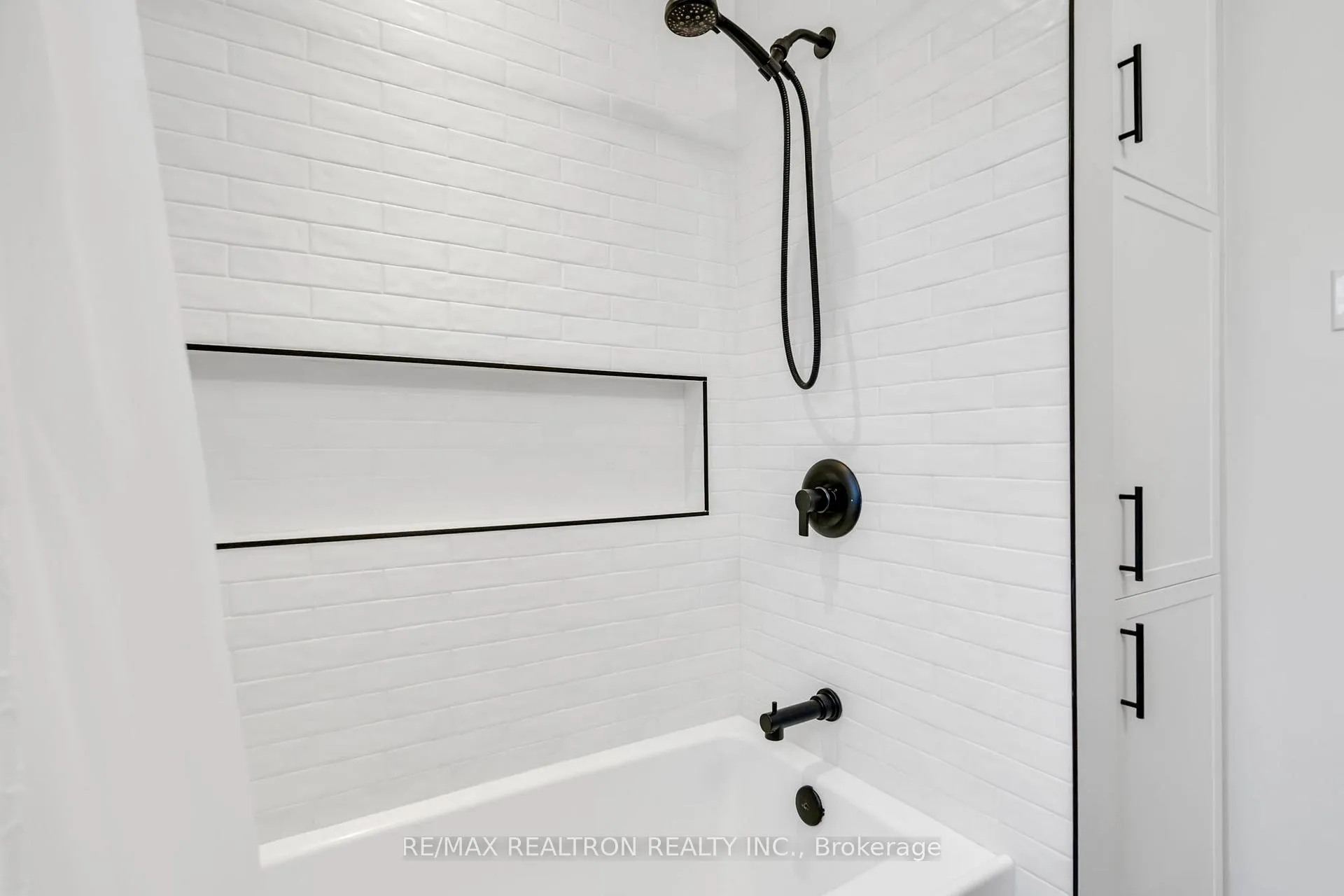 Photo 15 of 17 Baltic Avenue, Toronto, Danforth — HOMEH