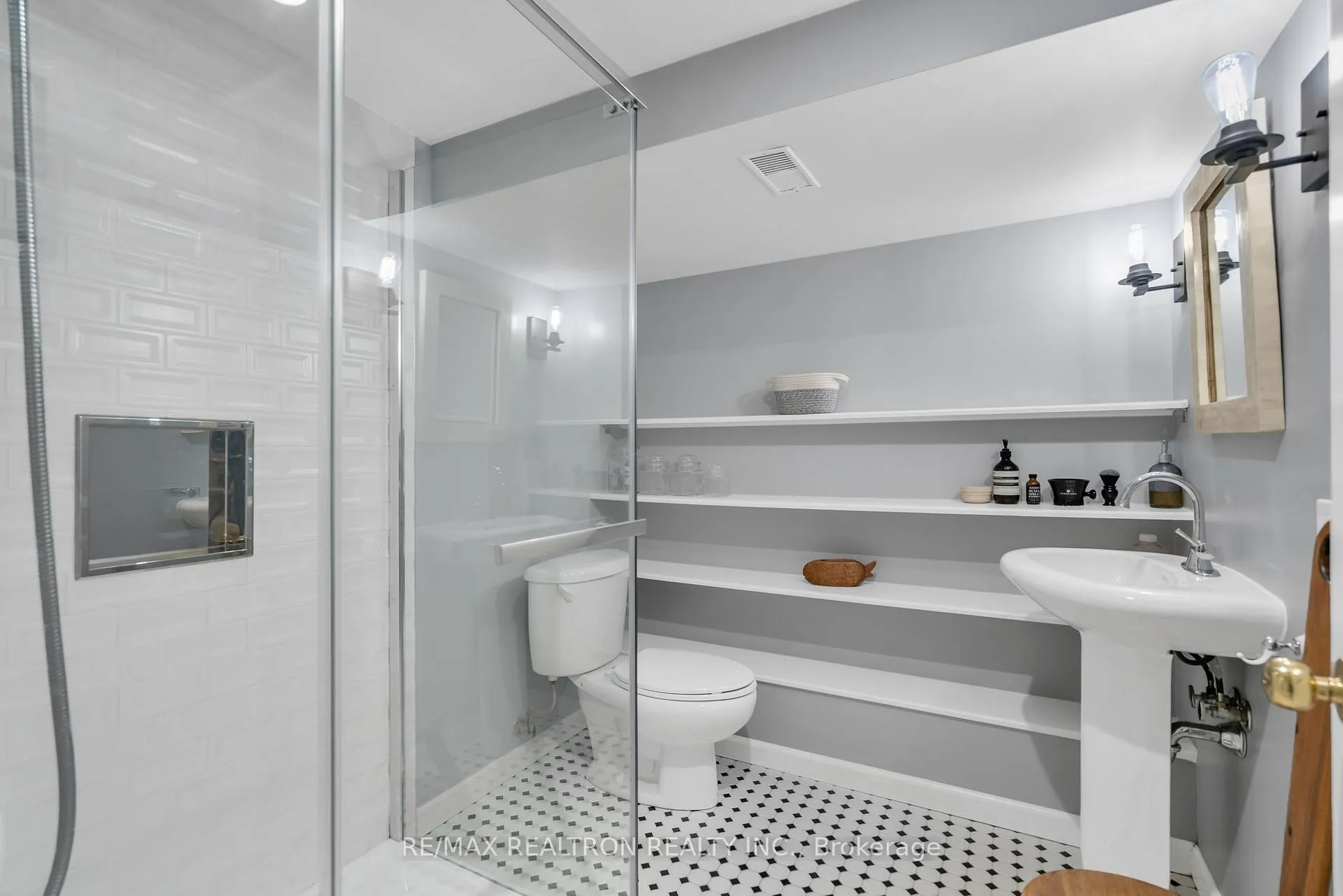 Photo 17 of 17 Baltic Avenue, Toronto, Danforth — HOMEH