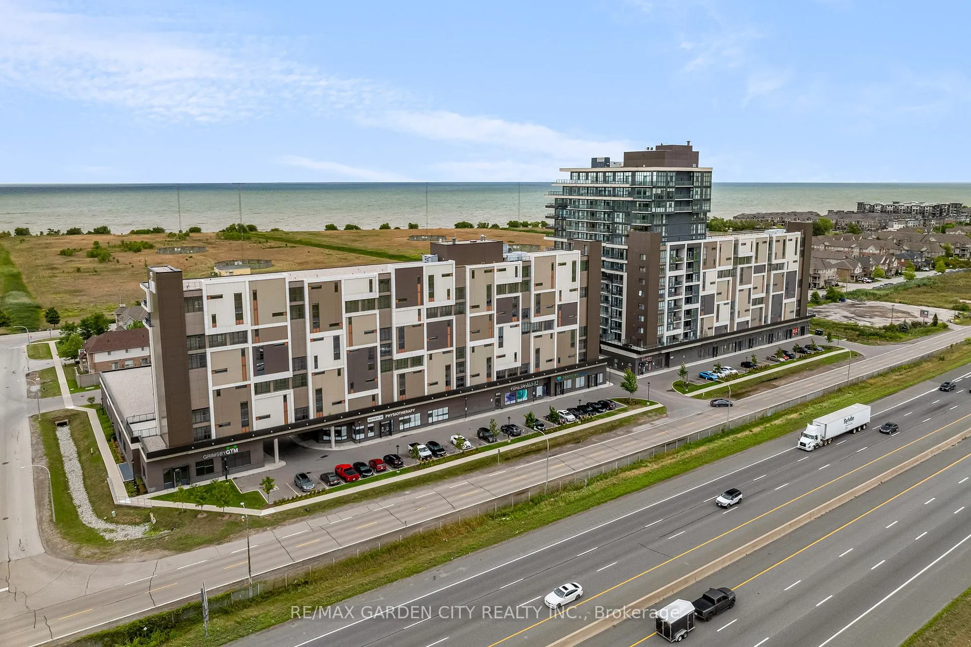 Front of Unit 814, 550 North Service Road