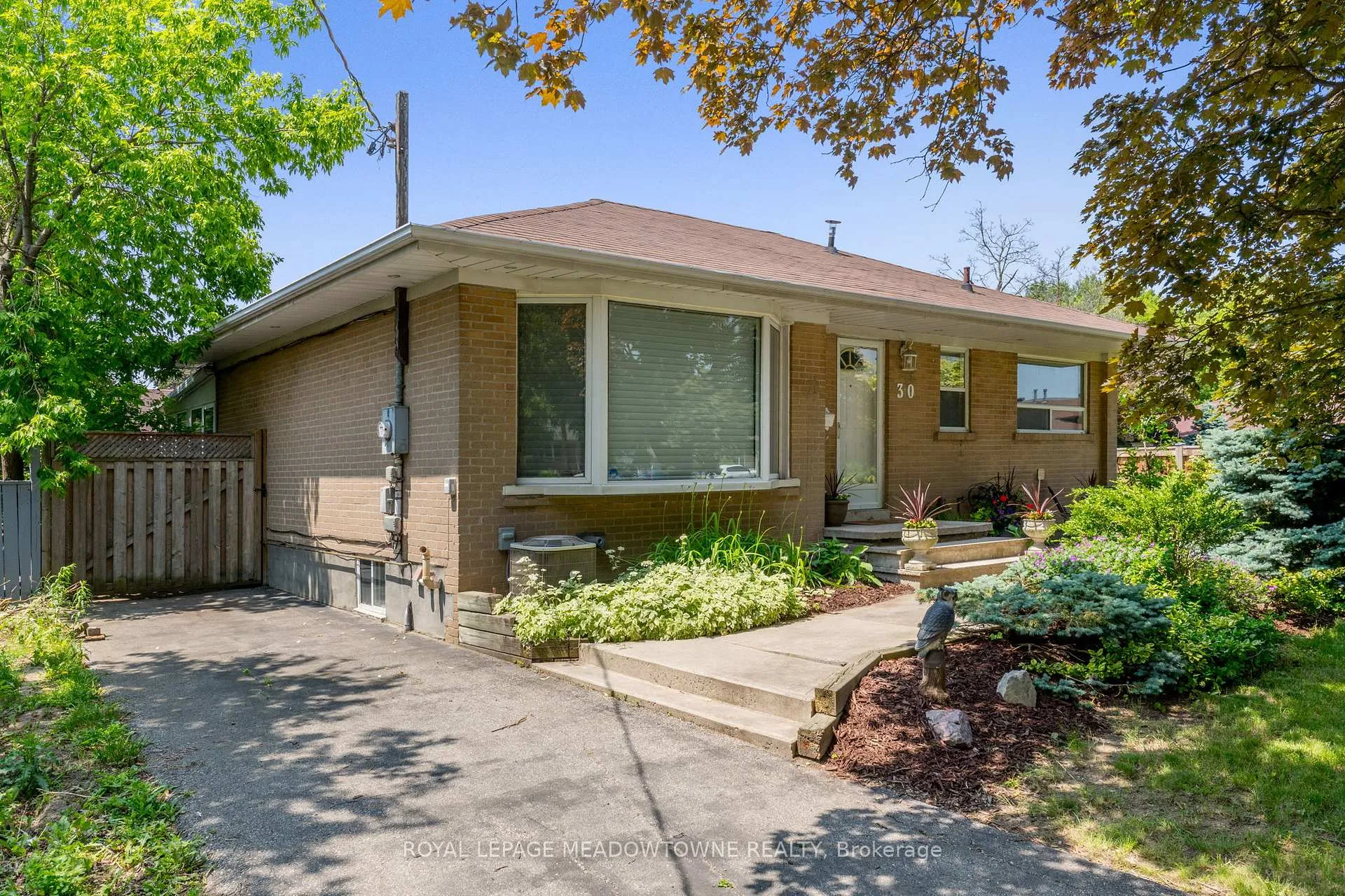 Photo 2 of 30 Lesbury Avenue, Brampton, Brampton East — HOMEH