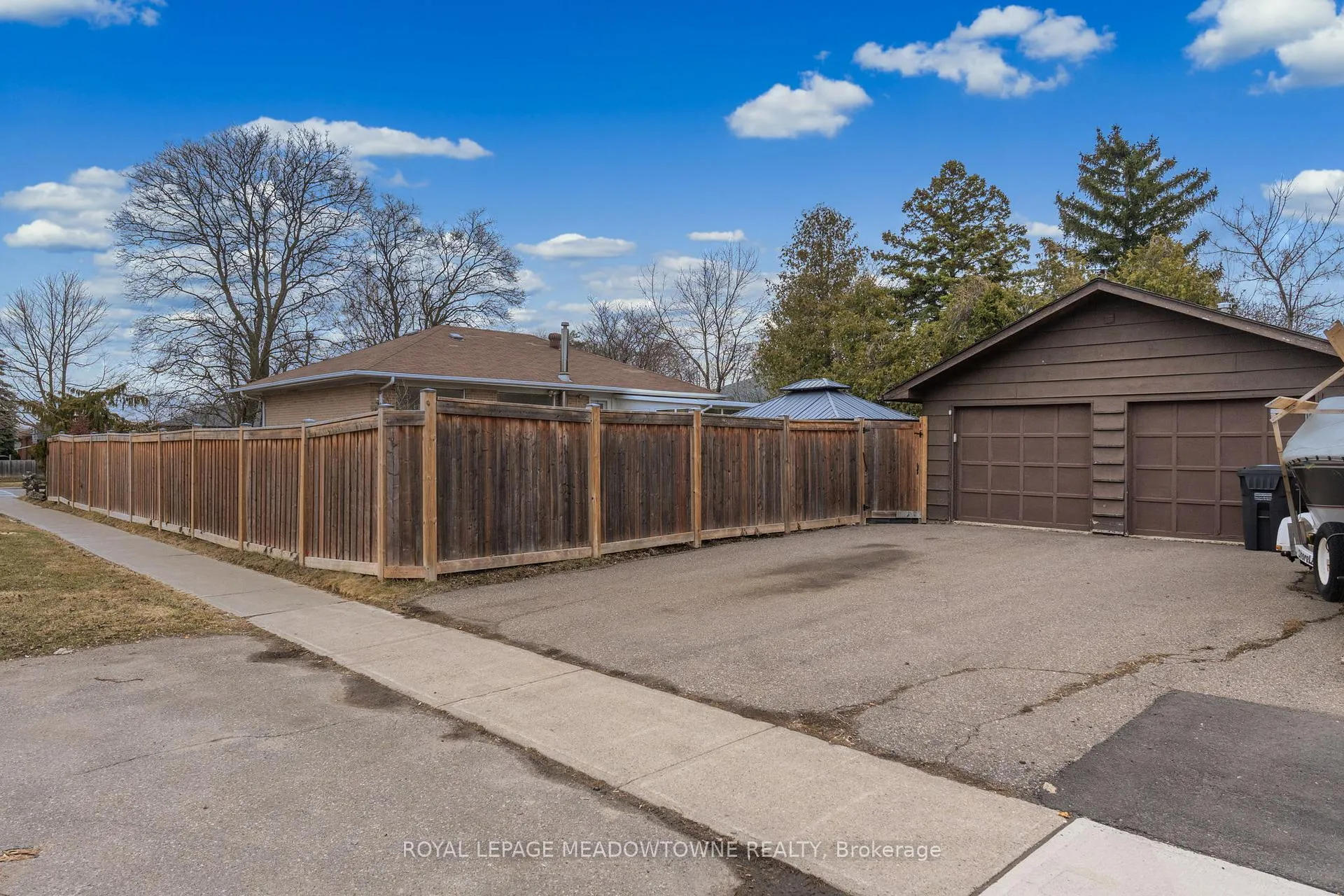 Photo 5 of 30 Lesbury Avenue, Brampton, Brampton East — HOMEH