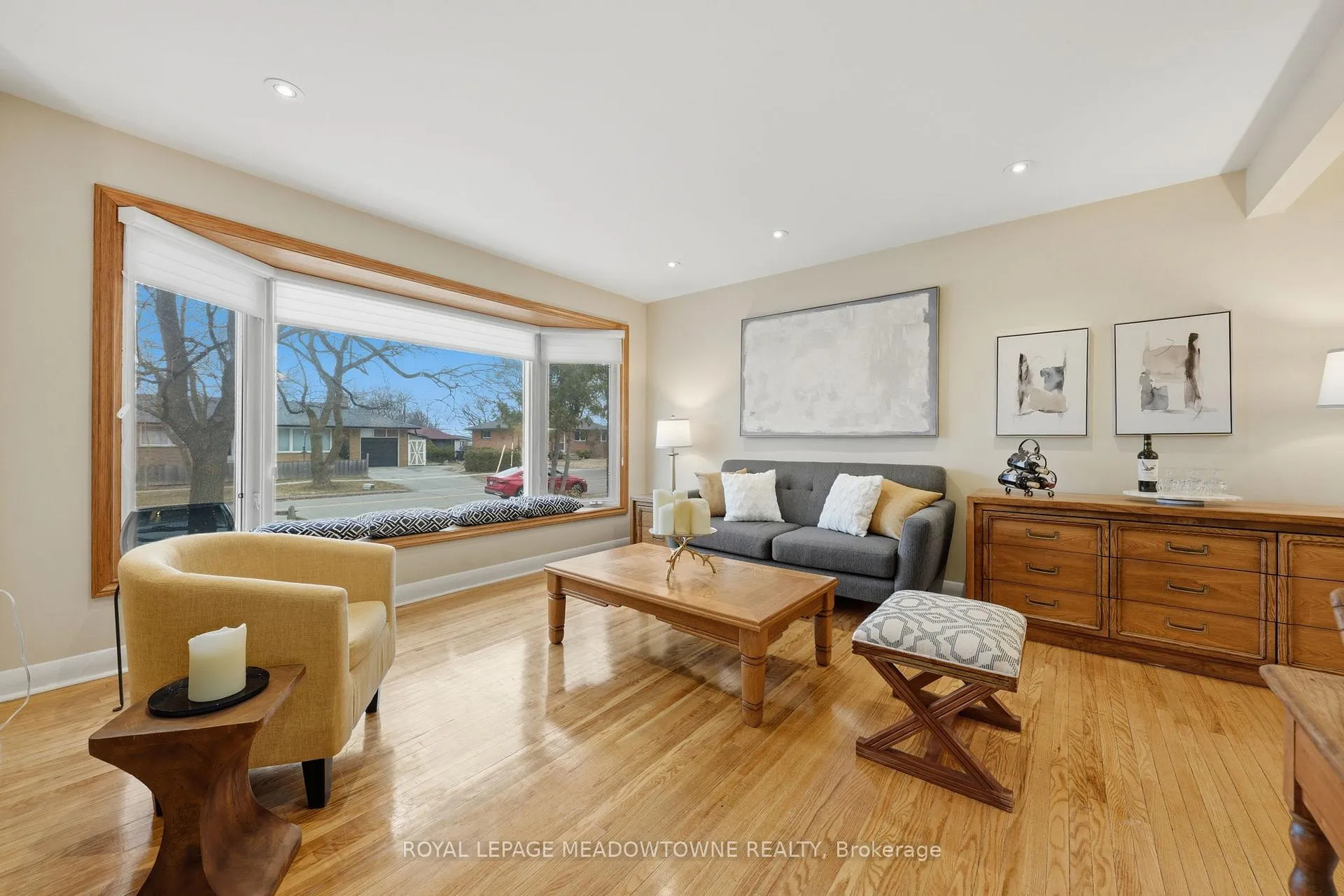 Photo 9 of 30 Lesbury Avenue, Brampton, Brampton East — HOMEH