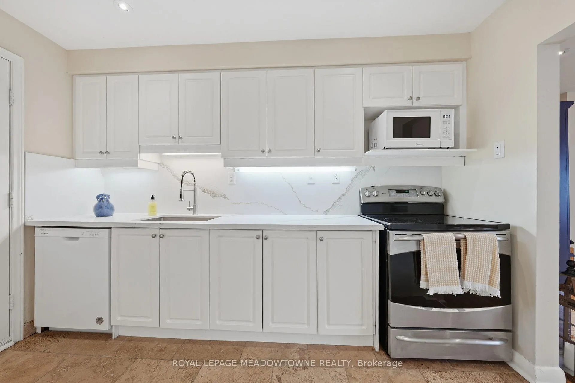 Photo 16 of 30 Lesbury Avenue, Brampton, Brampton East — HOMEH