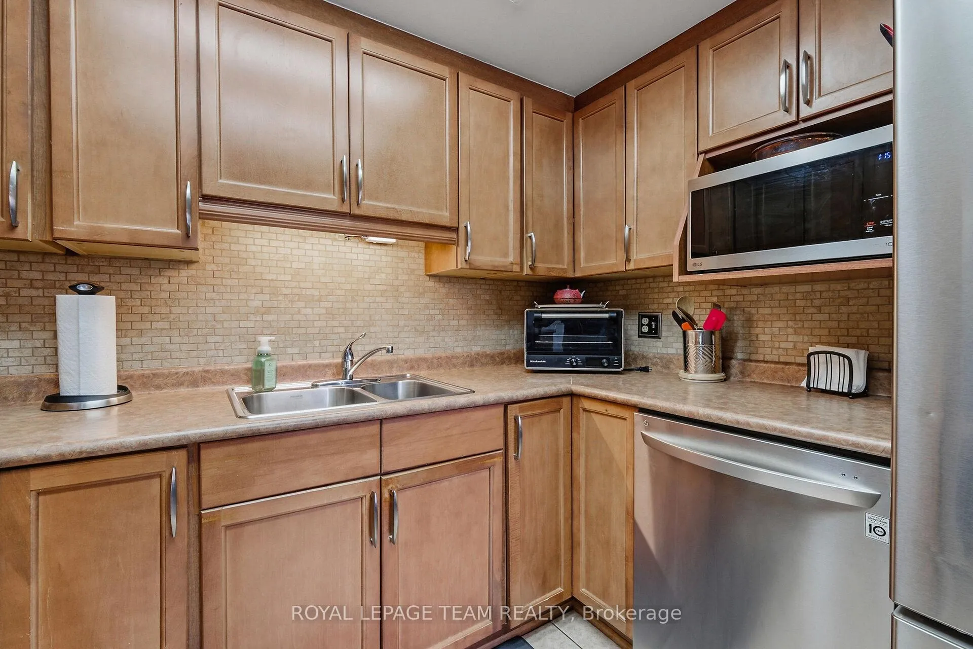 Photo 17 of Unit 40, 140 Rushford Private, Ottawa, Hunt Club Park/Greenboro — HOMEH
