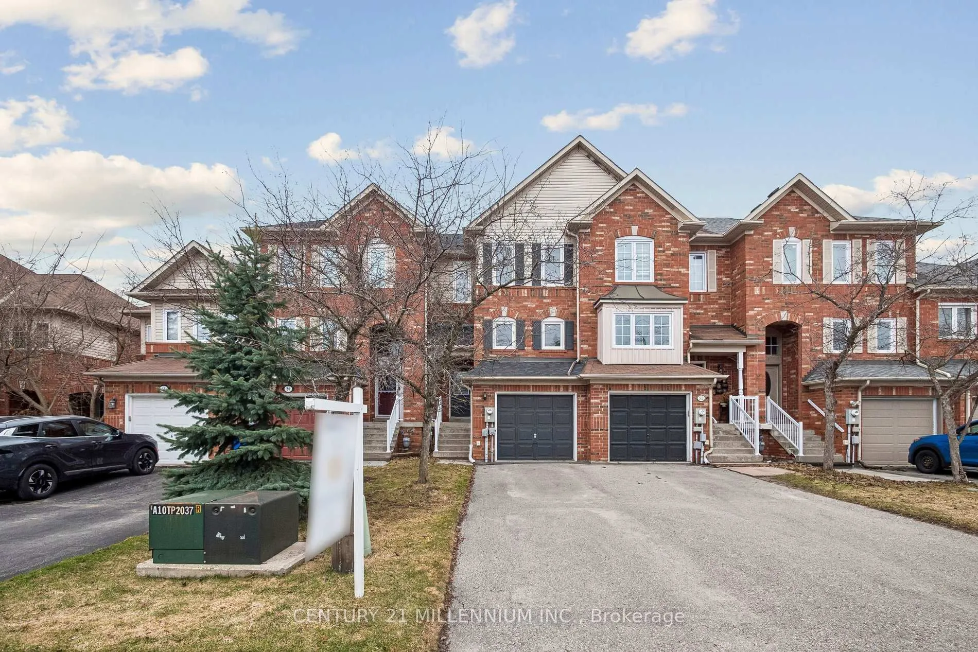 Photo 1 of 90 Baywell Crescent, Aurora, Bayview Wellington — HOMEH