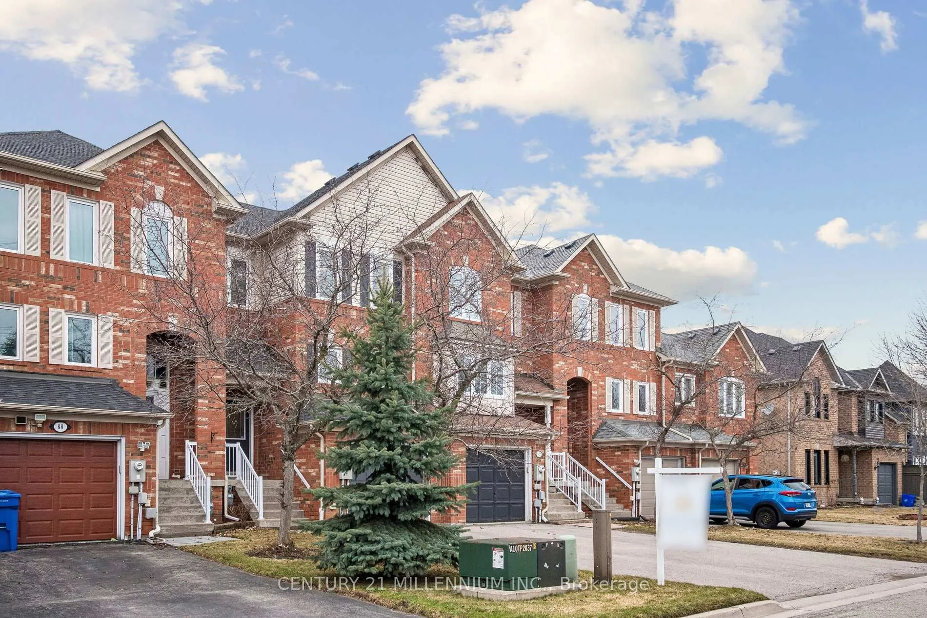Photo 2 of 90 Baywell Crescent, Aurora, Bayview Wellington — HOMEH