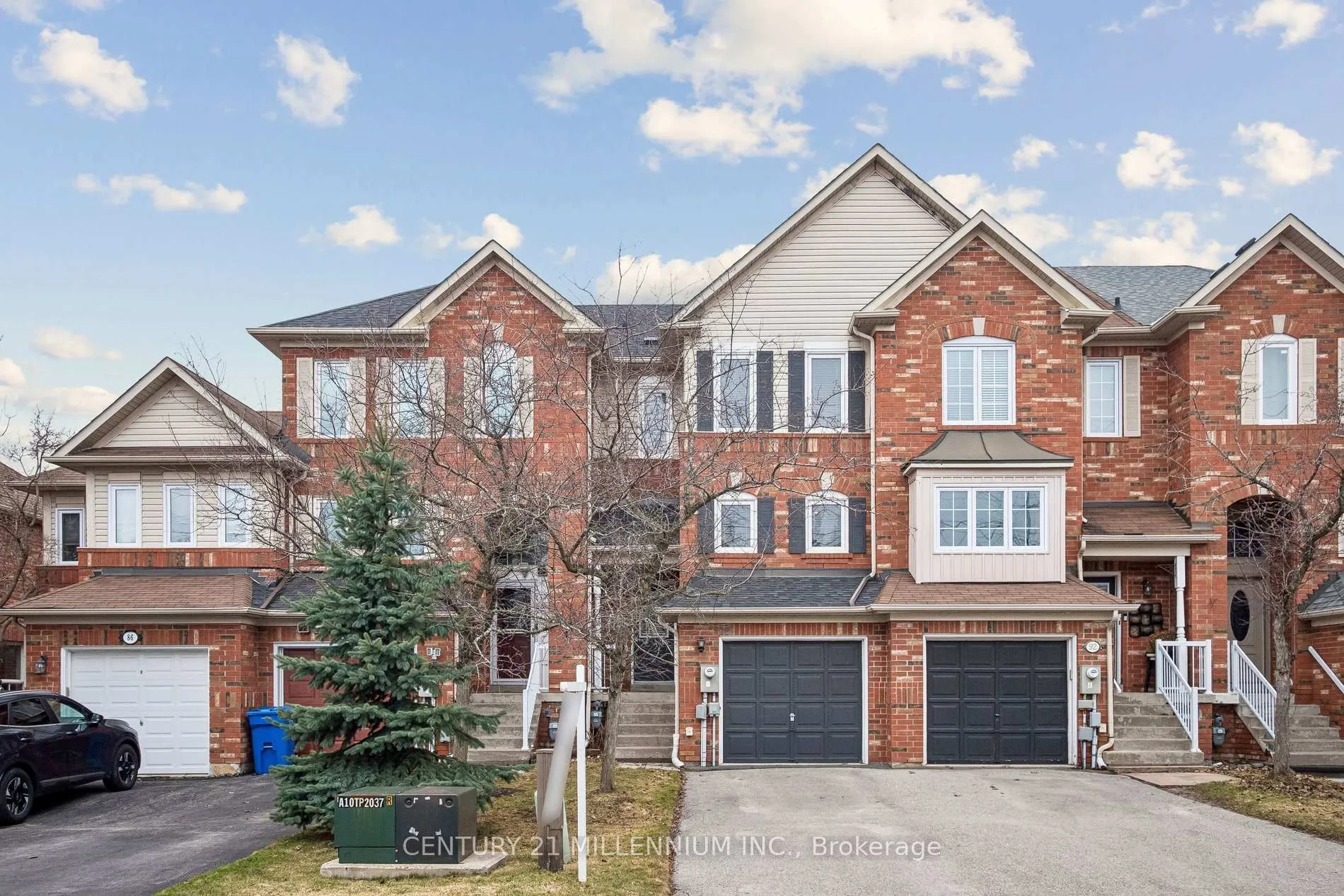 Photo 3 of 90 Baywell Crescent, Aurora, Bayview Wellington — HOMEH