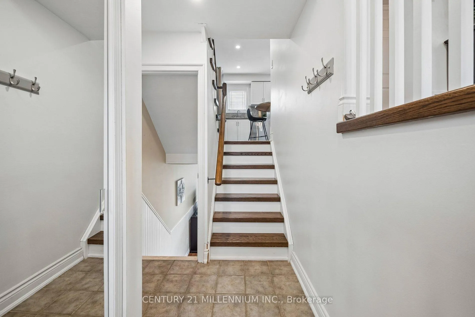 Photo 7 of 90 Baywell Crescent, Aurora, Bayview Wellington — HOMEH