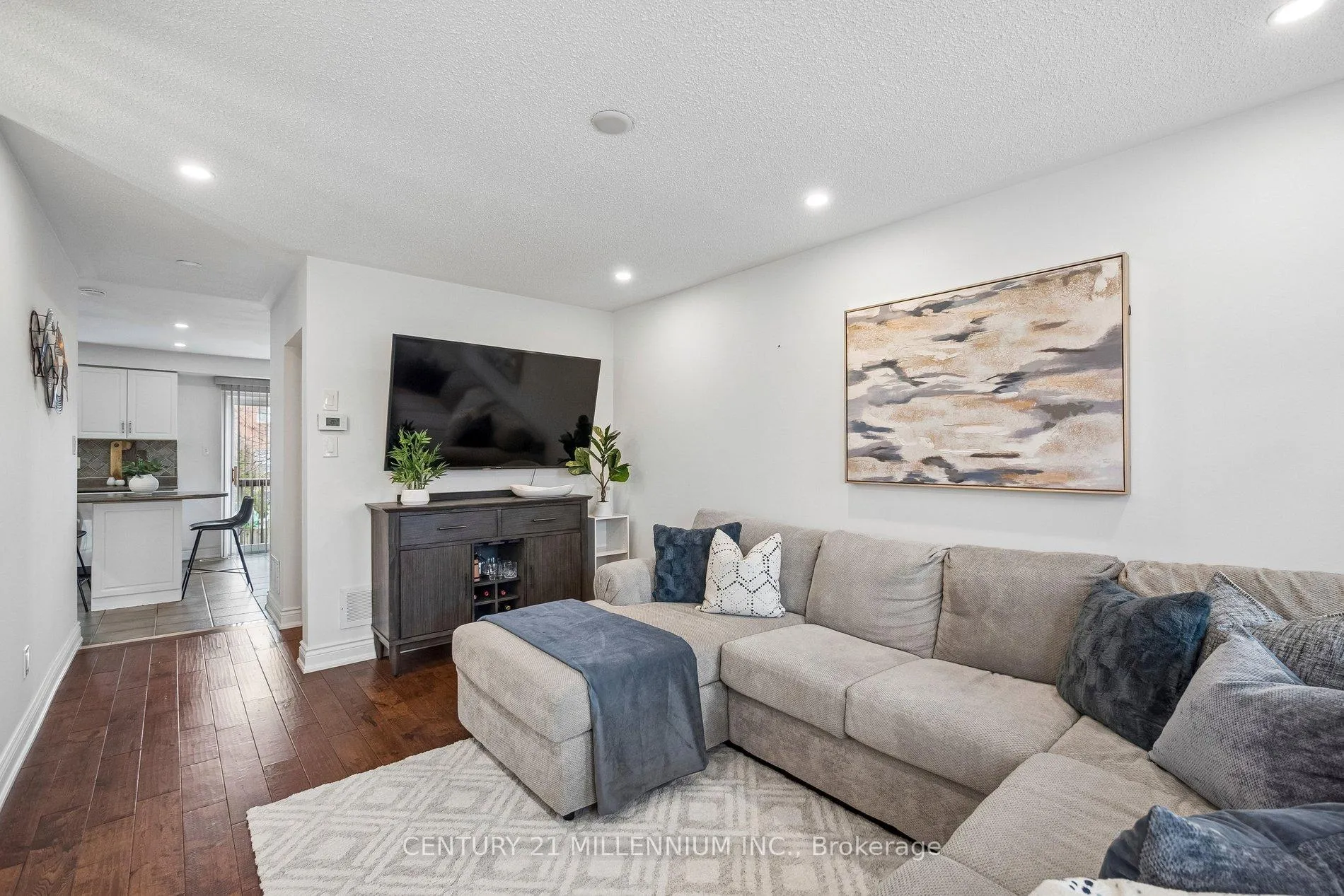 Photo 10 of 90 Baywell Crescent, Aurora, Bayview Wellington — HOMEH