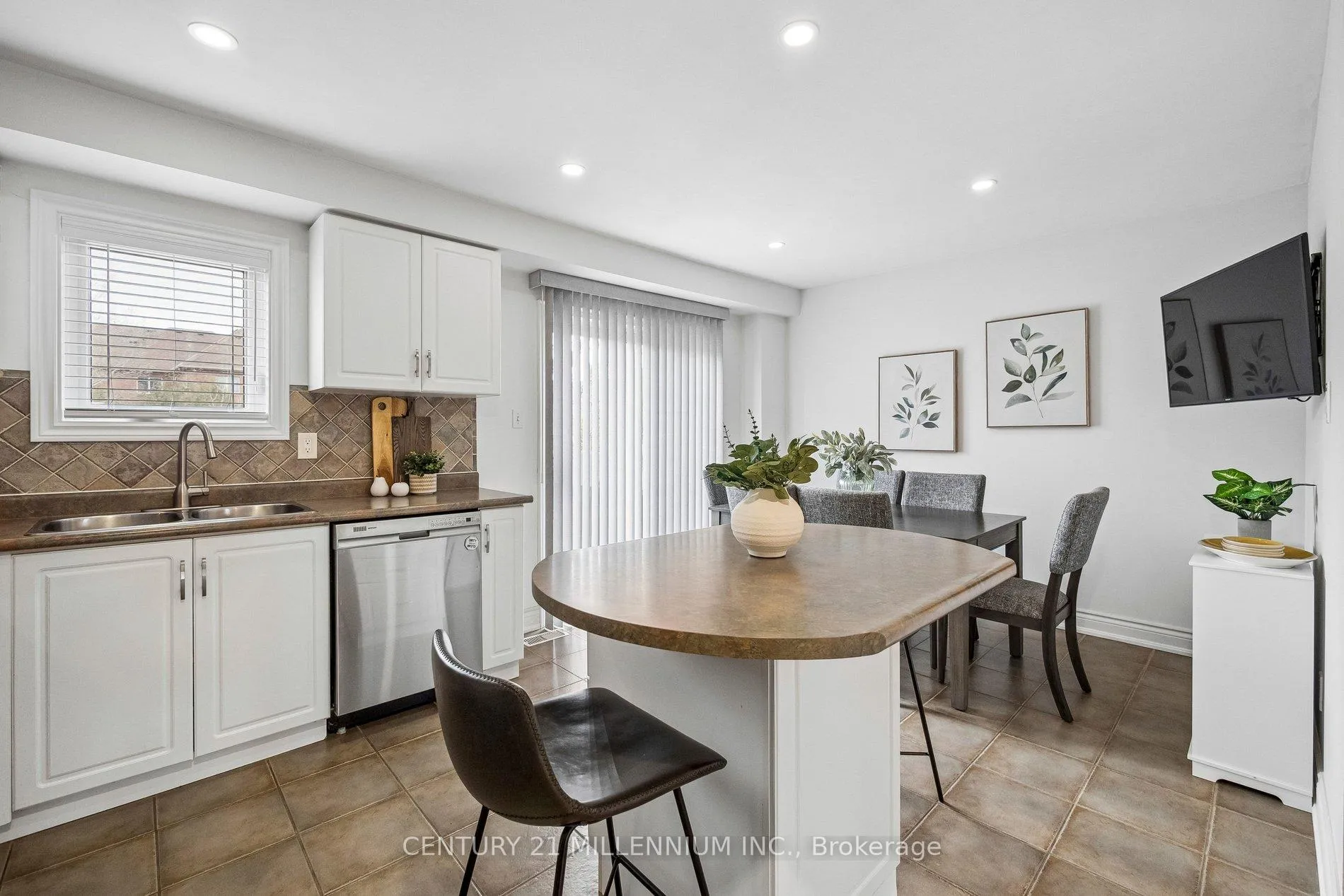 Photo 12 of 90 Baywell Crescent, Aurora, Bayview Wellington — HOMEH