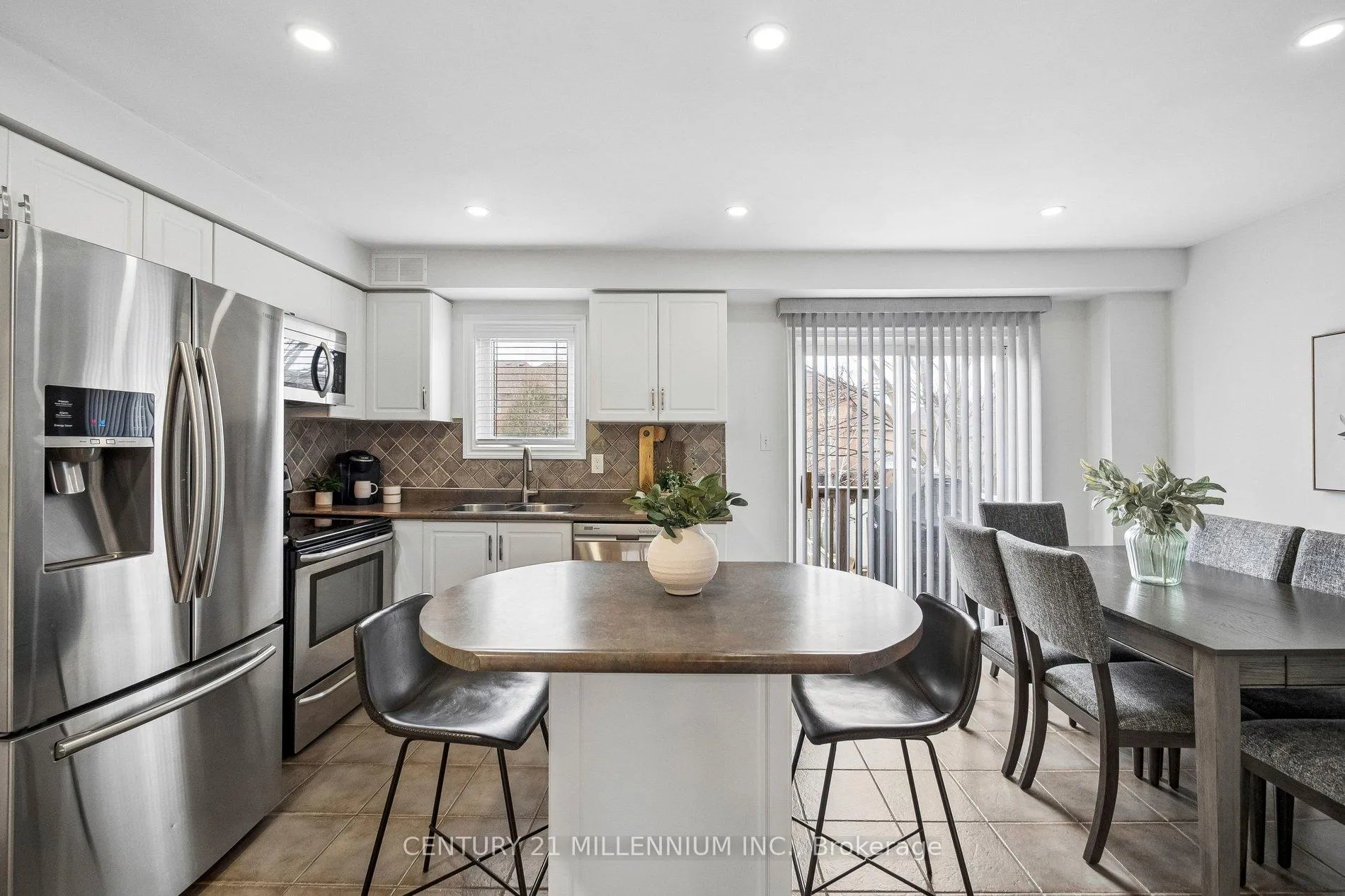 Photo 13 of 90 Baywell Crescent, Aurora, Bayview Wellington — HOMEH