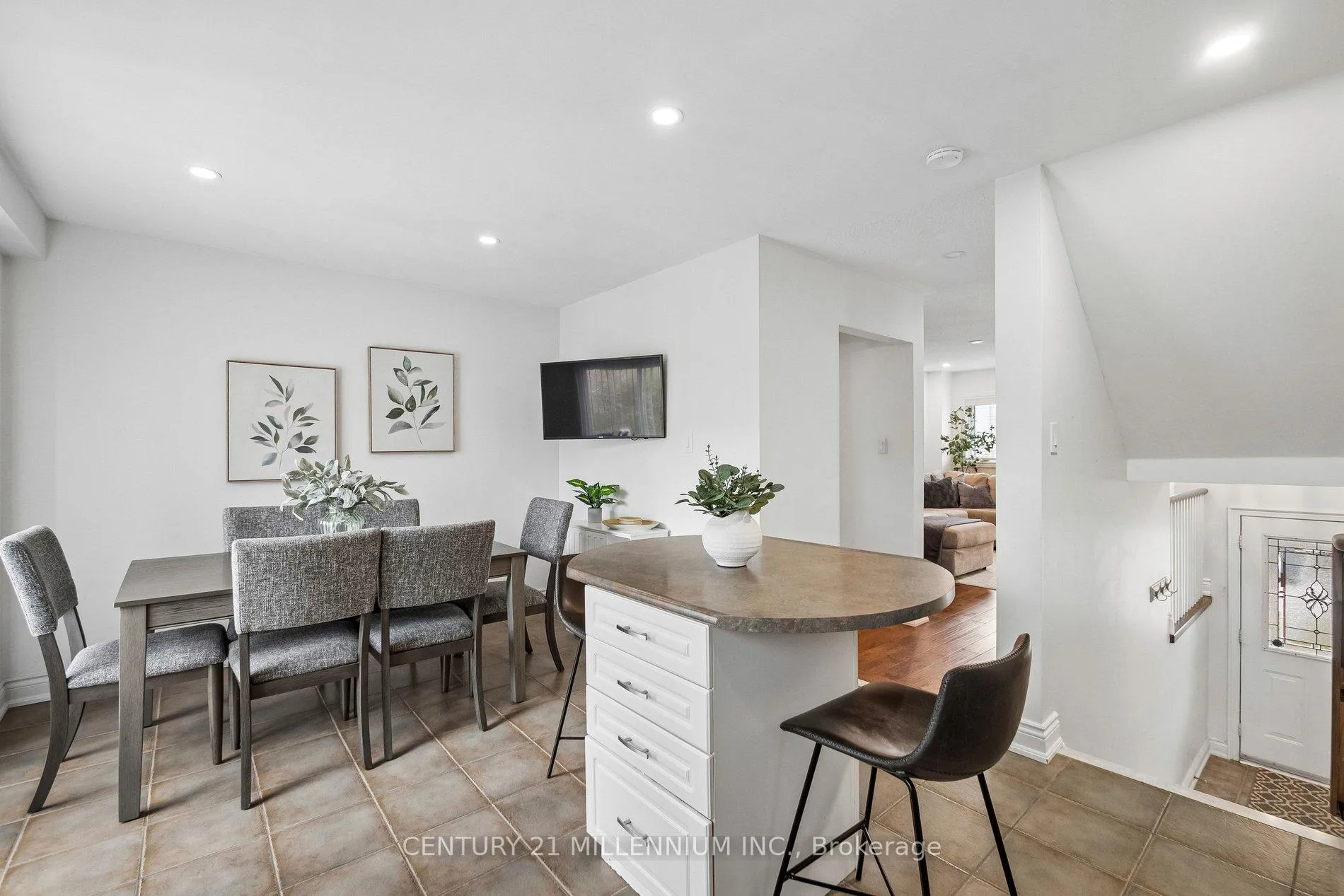 Photo 14 of 90 Baywell Crescent, Aurora, Bayview Wellington — HOMEH