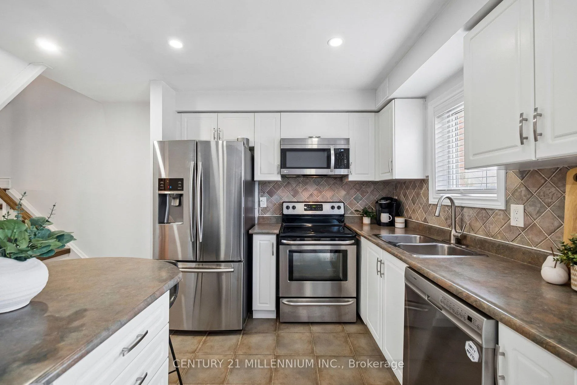 Photo 15 of 90 Baywell Crescent, Aurora, Bayview Wellington — HOMEH
