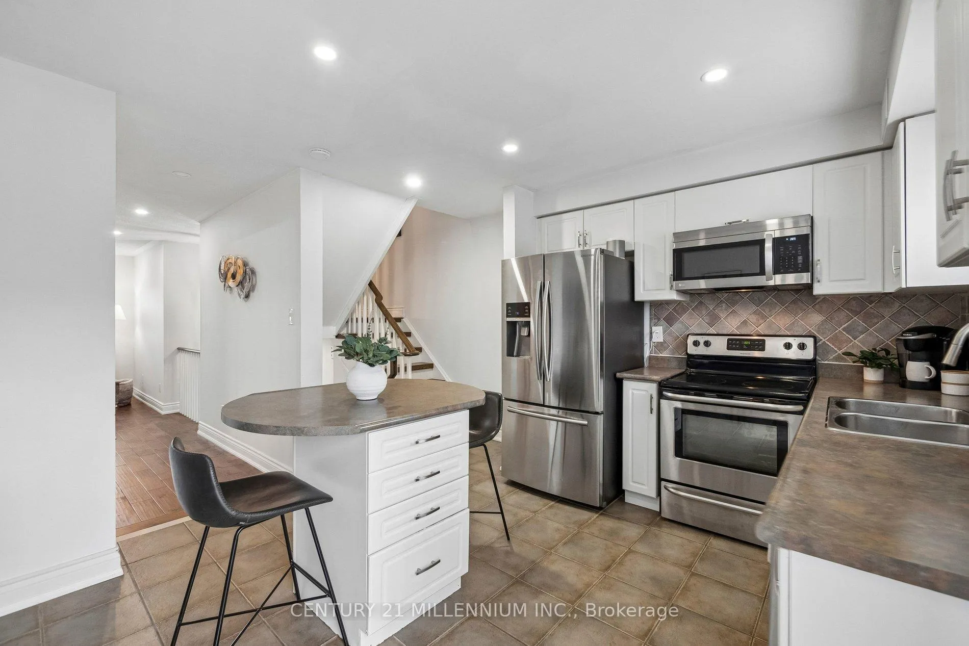 Photo 17 of 90 Baywell Crescent, Aurora, Bayview Wellington — HOMEH