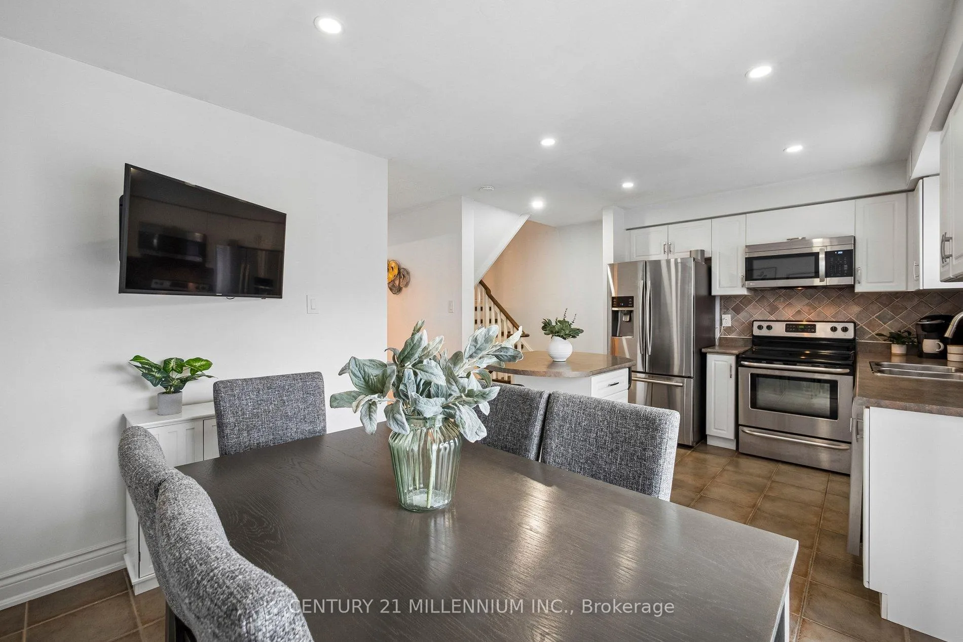 Photo 21 of 90 Baywell Crescent, Aurora, Bayview Wellington — HOMEH