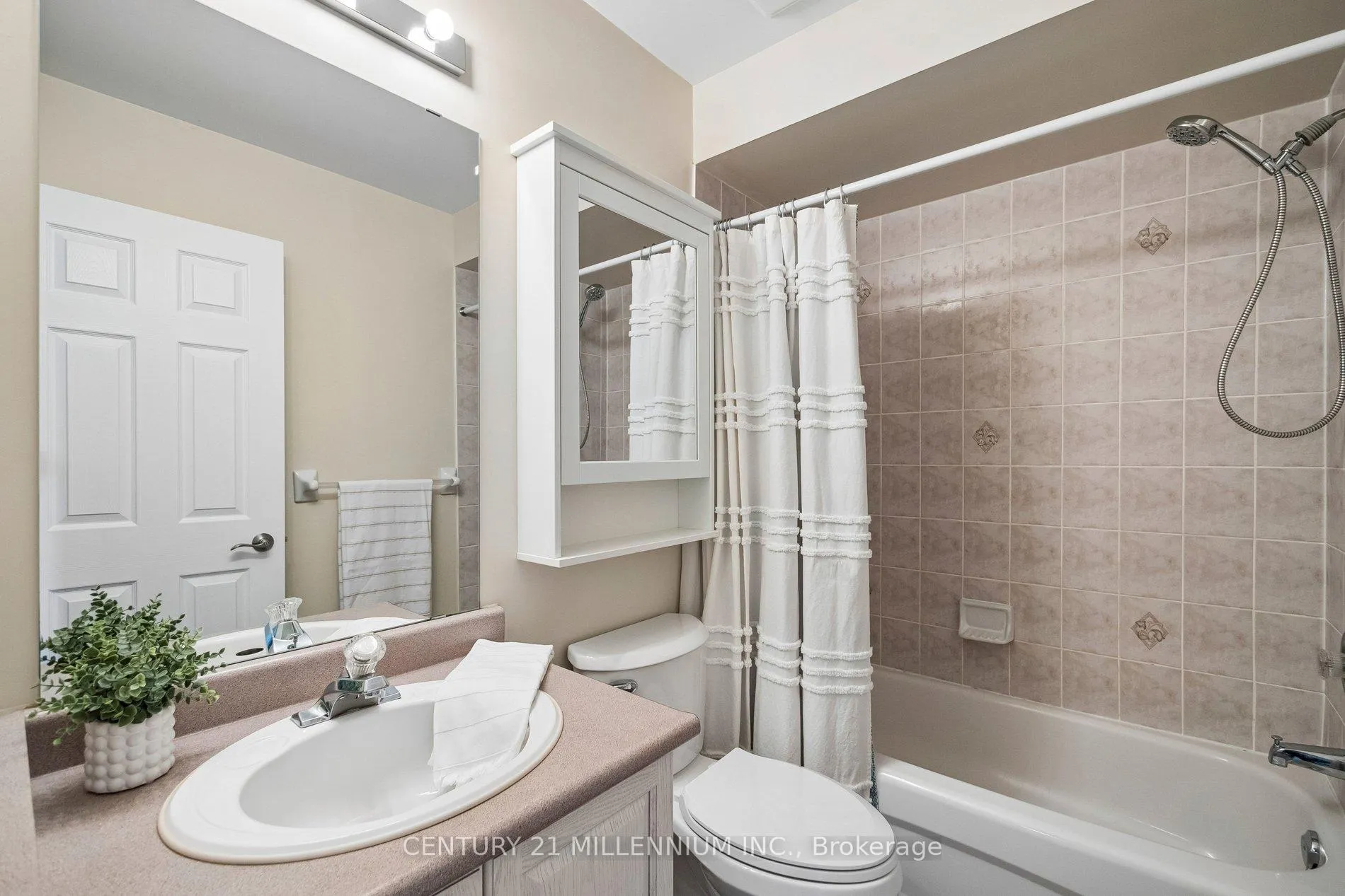 Photo 33 of 90 Baywell Crescent, Aurora, Bayview Wellington — HOMEH