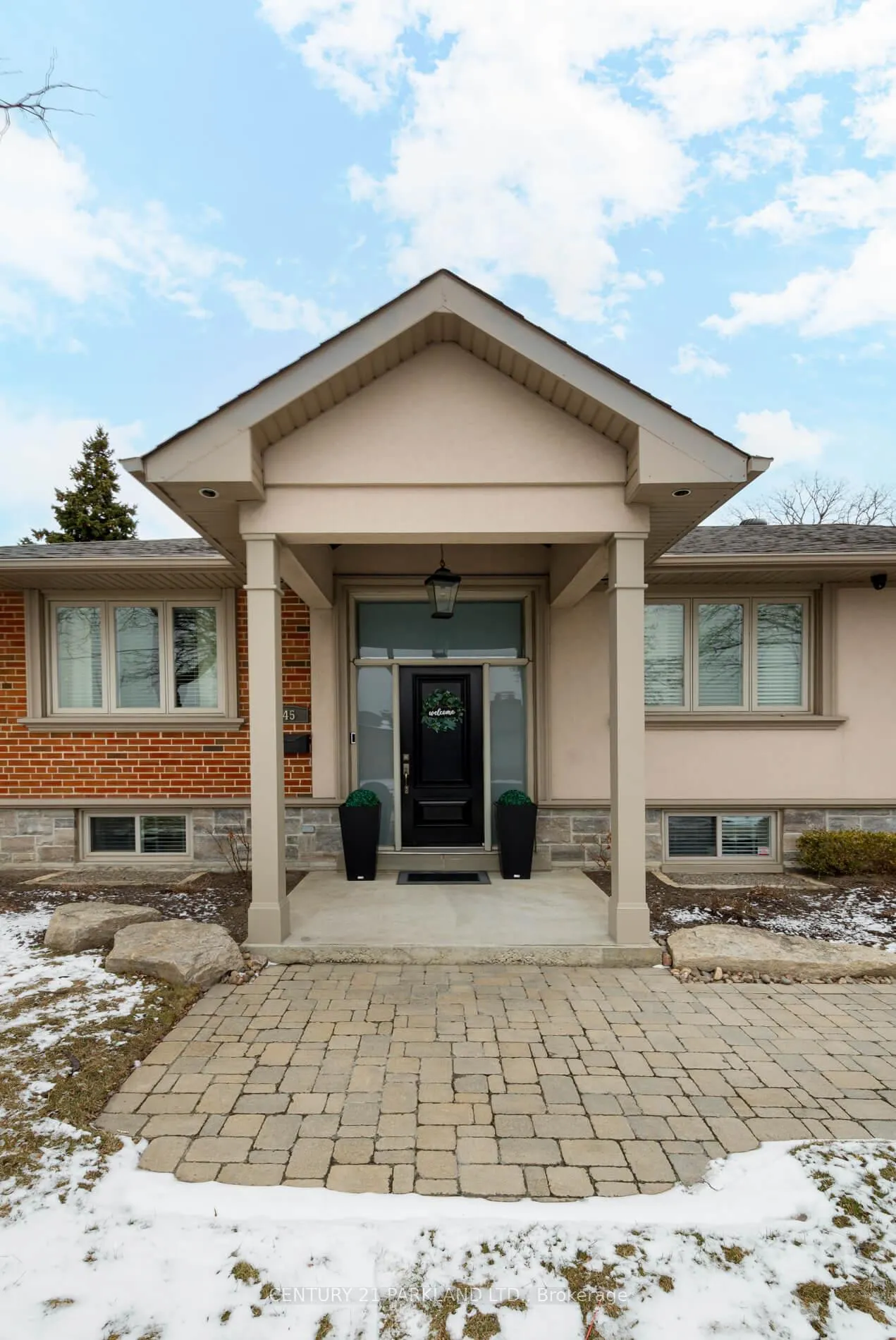 Photo 4 of 45 Deevale Road, North York, Downsview-Roding-CFB — HOMEH