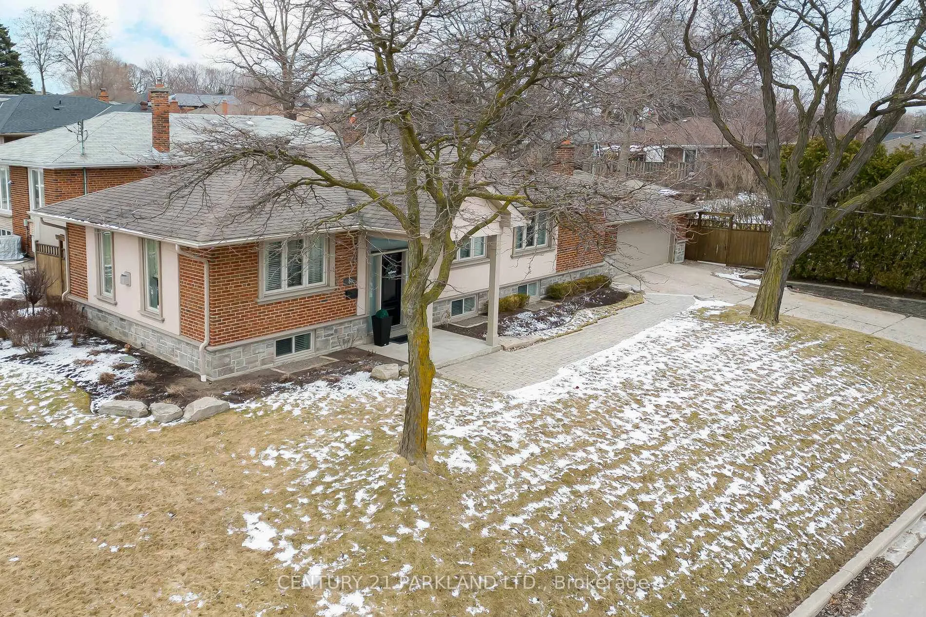Photo 5 of 45 Deevale Road, North York, Downsview-Roding-CFB — HOMEH