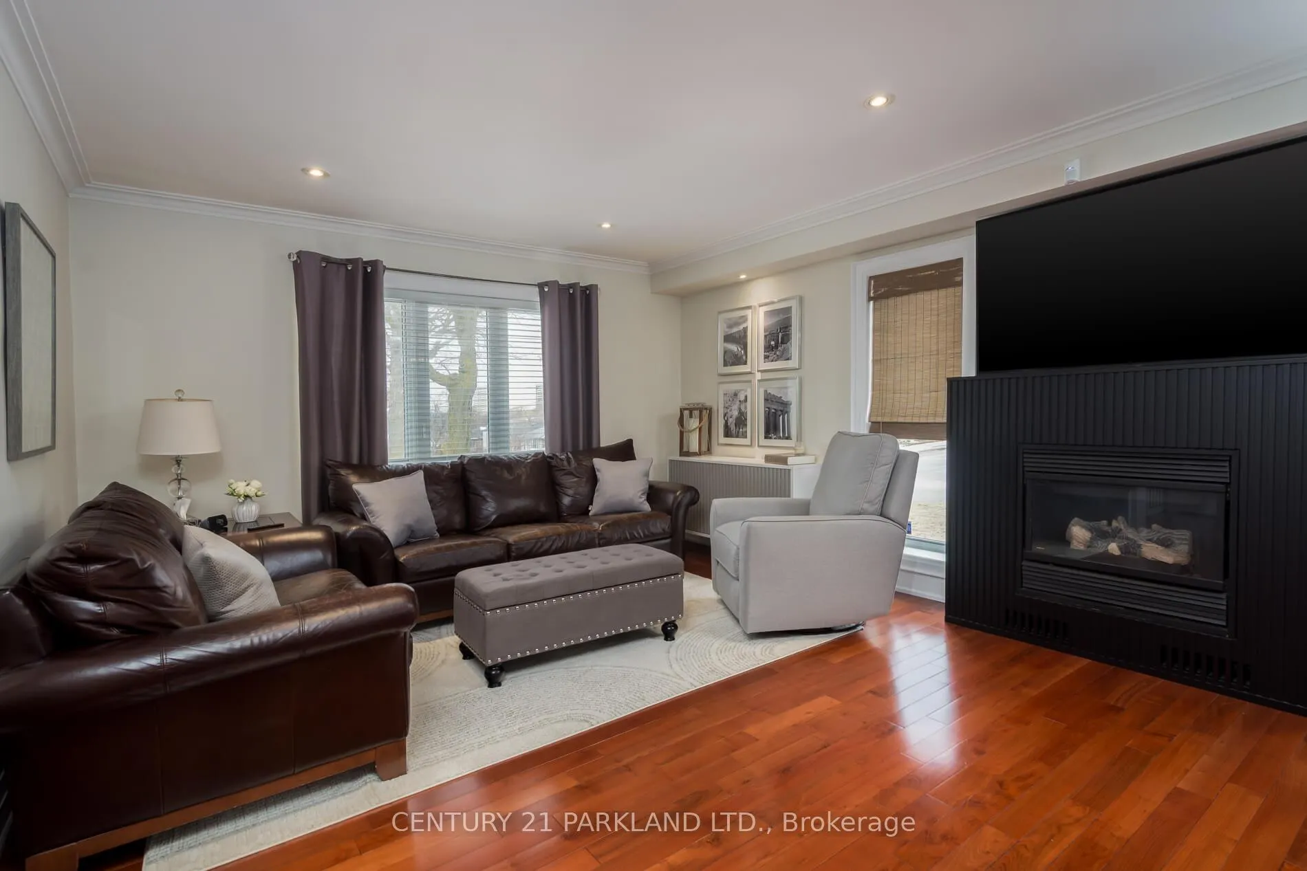 Photo 6 of 45 Deevale Road, North York, Downsview-Roding-CFB — HOMEH
