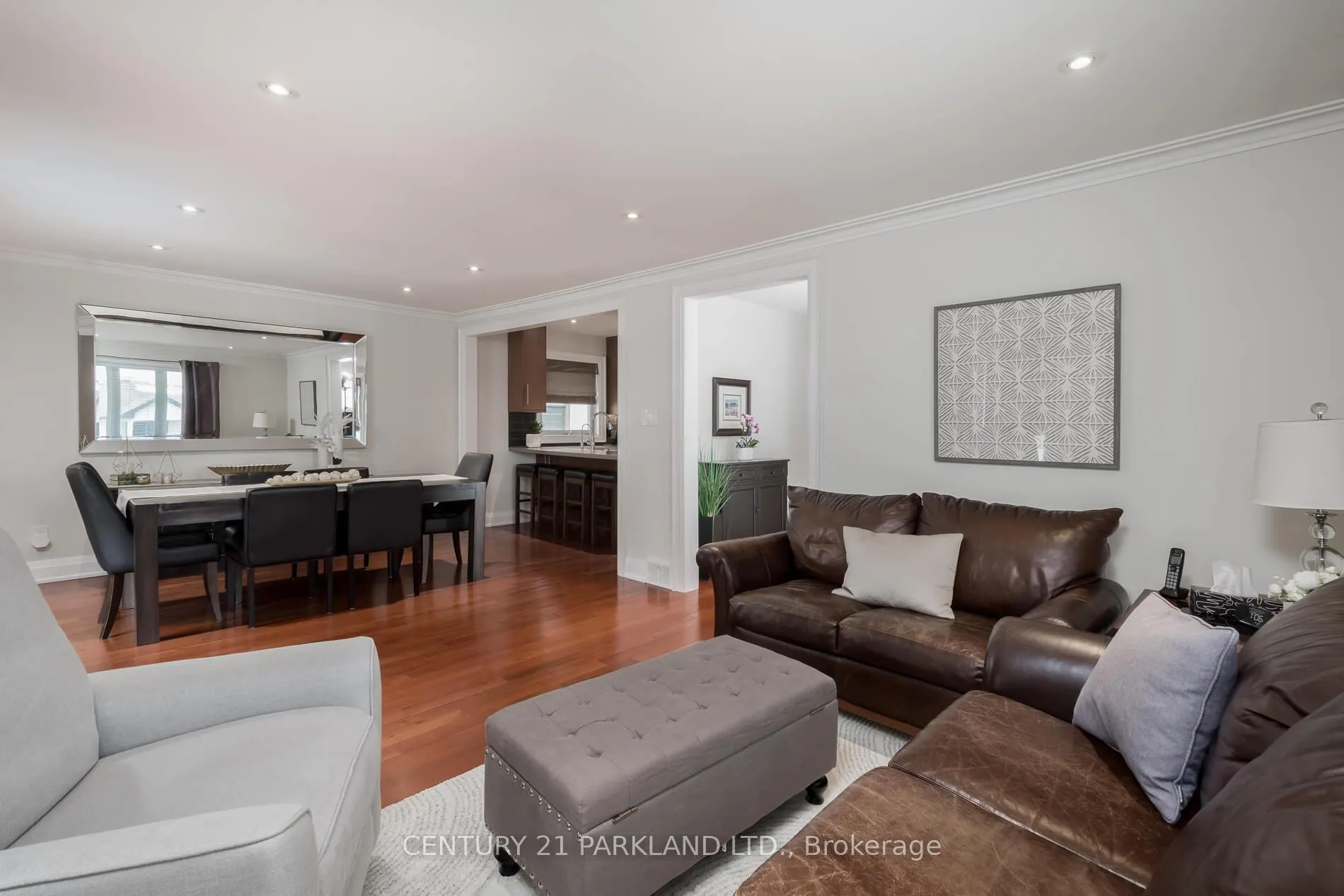 Photo 7 of 45 Deevale Road, North York, Downsview-Roding-CFB — HOMEH