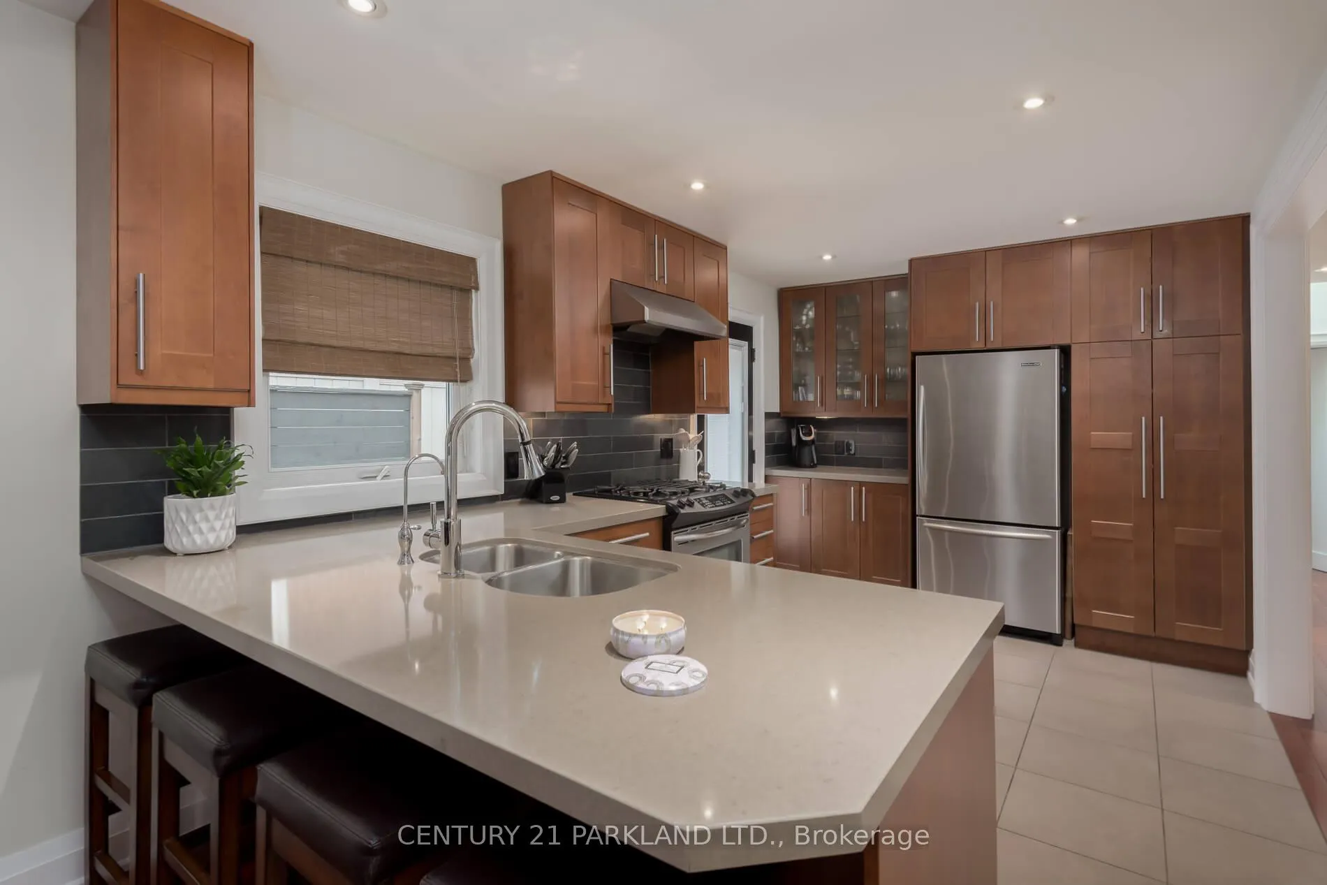 Photo 11 of 45 Deevale Road, North York, Downsview-Roding-CFB — HOMEH