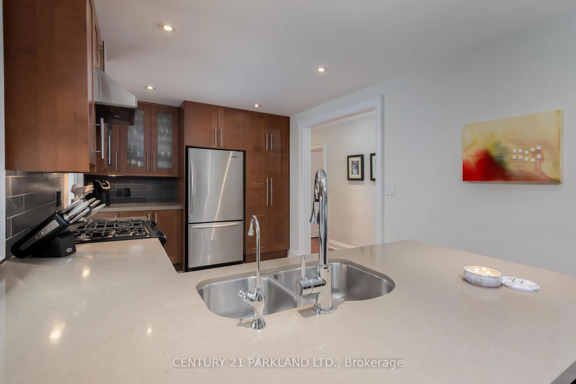Photo 12 of 45 Deevale Road, North York, Downsview-Roding-CFB — HOMEH