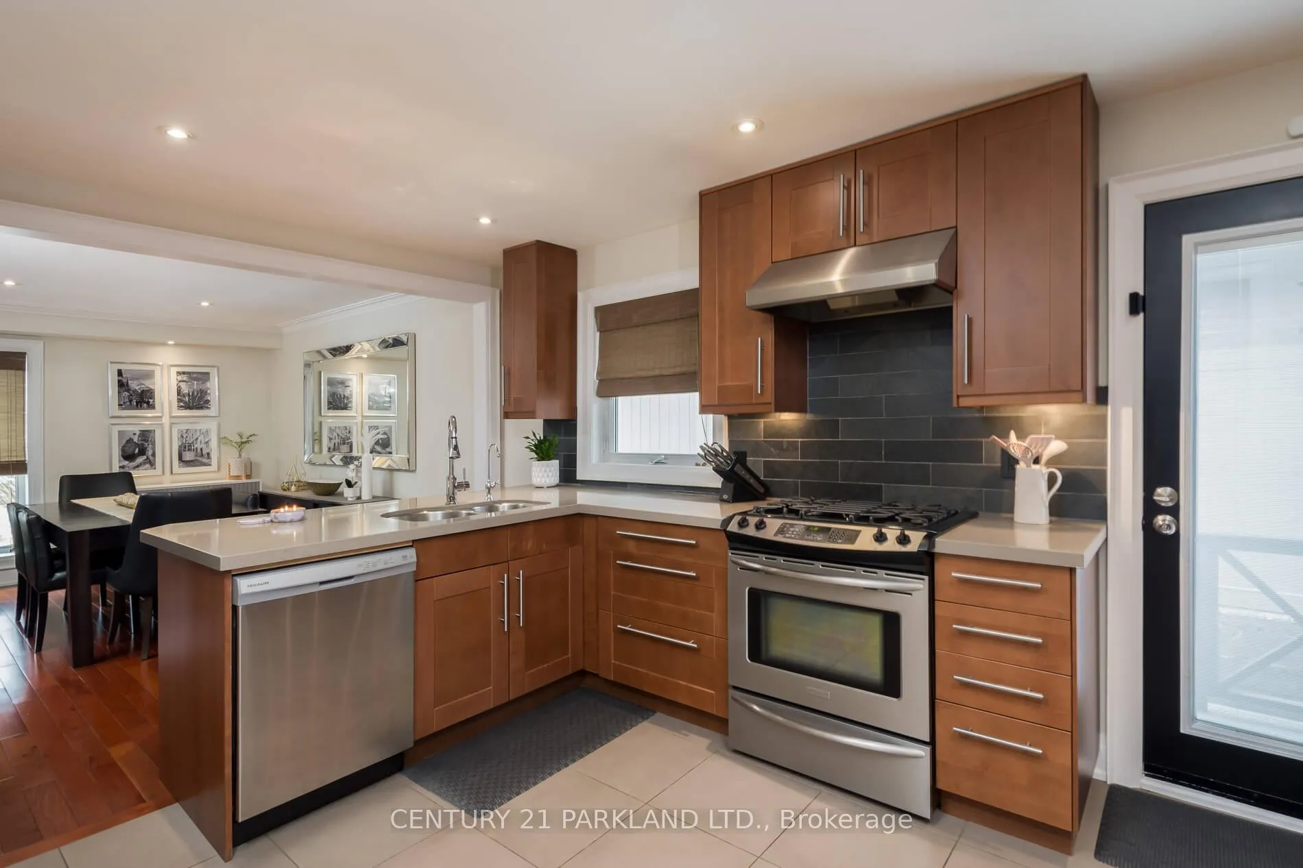 Photo 13 of 45 Deevale Road, North York, Downsview-Roding-CFB — HOMEH