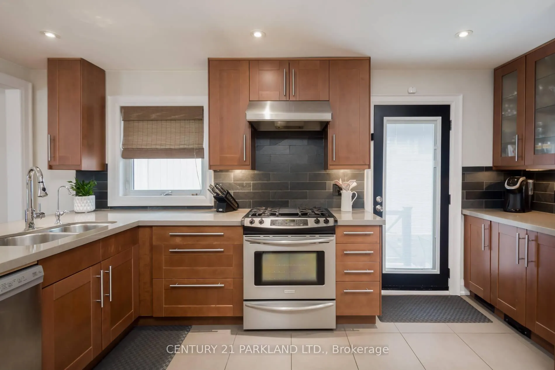 Photo 15 of 45 Deevale Road, North York, Downsview-Roding-CFB — HOMEH