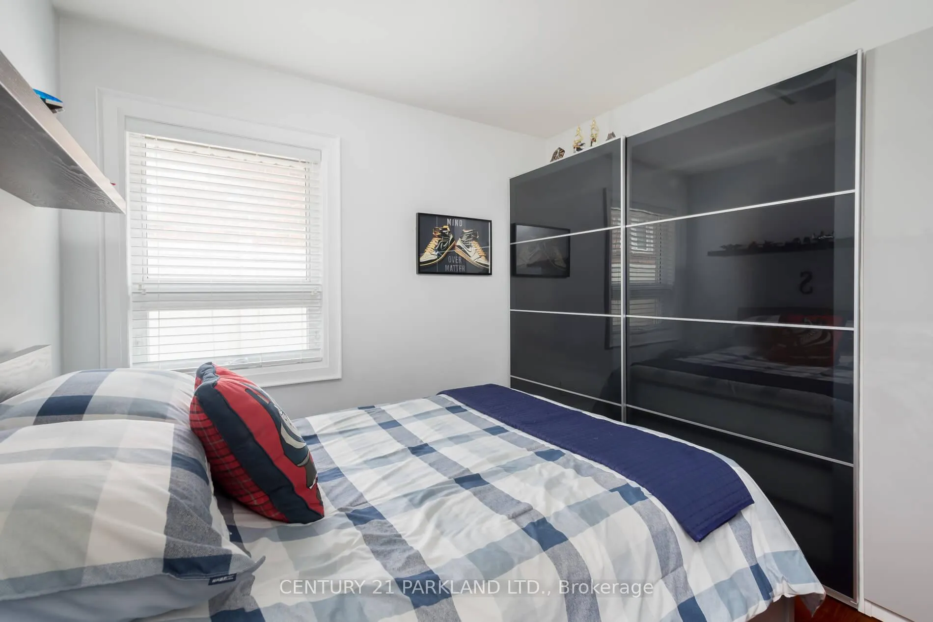 Photo 18 of 45 Deevale Road, North York, Downsview-Roding-CFB — HOMEH