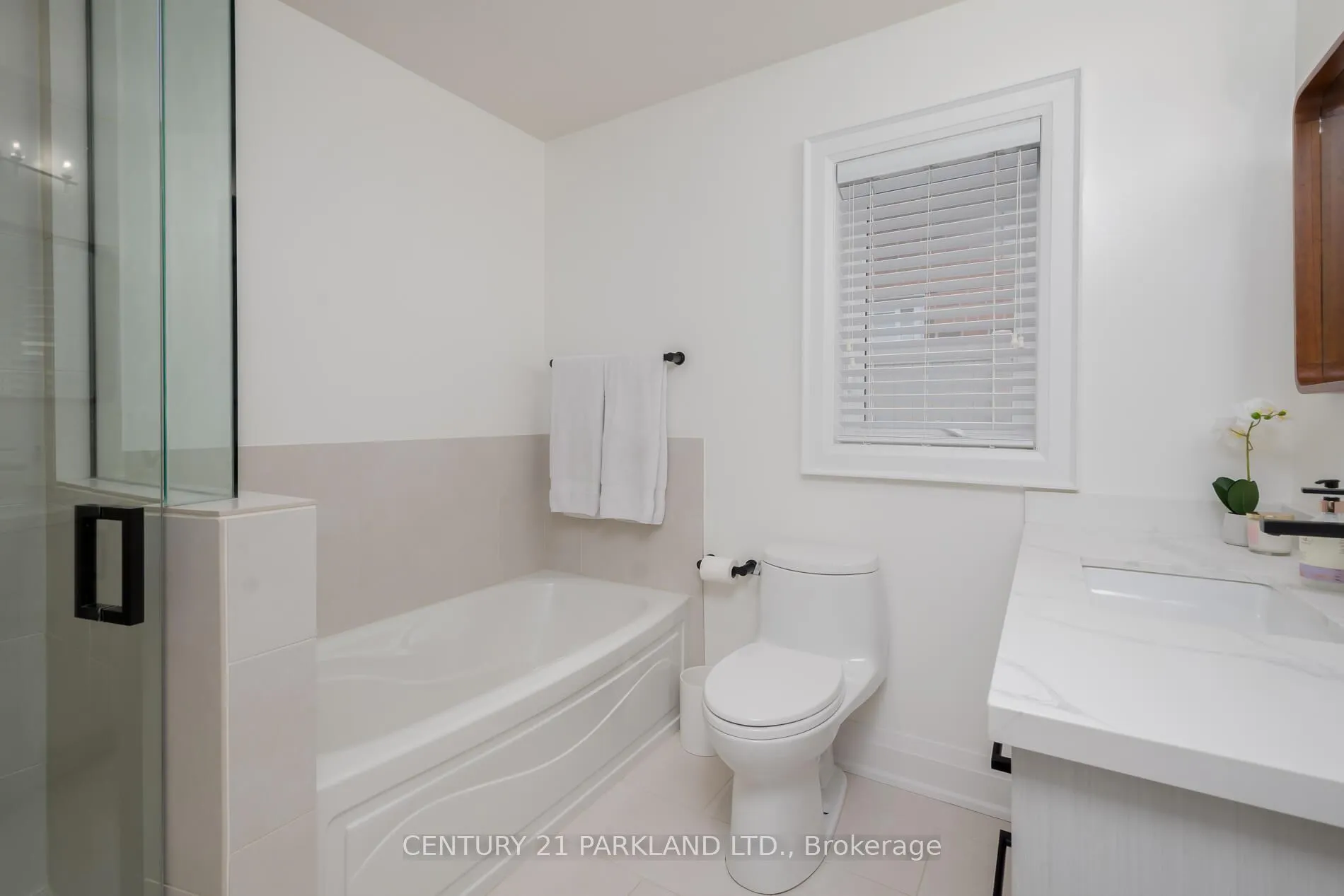 Photo 20 of 45 Deevale Road, North York, Downsview-Roding-CFB — HOMEH