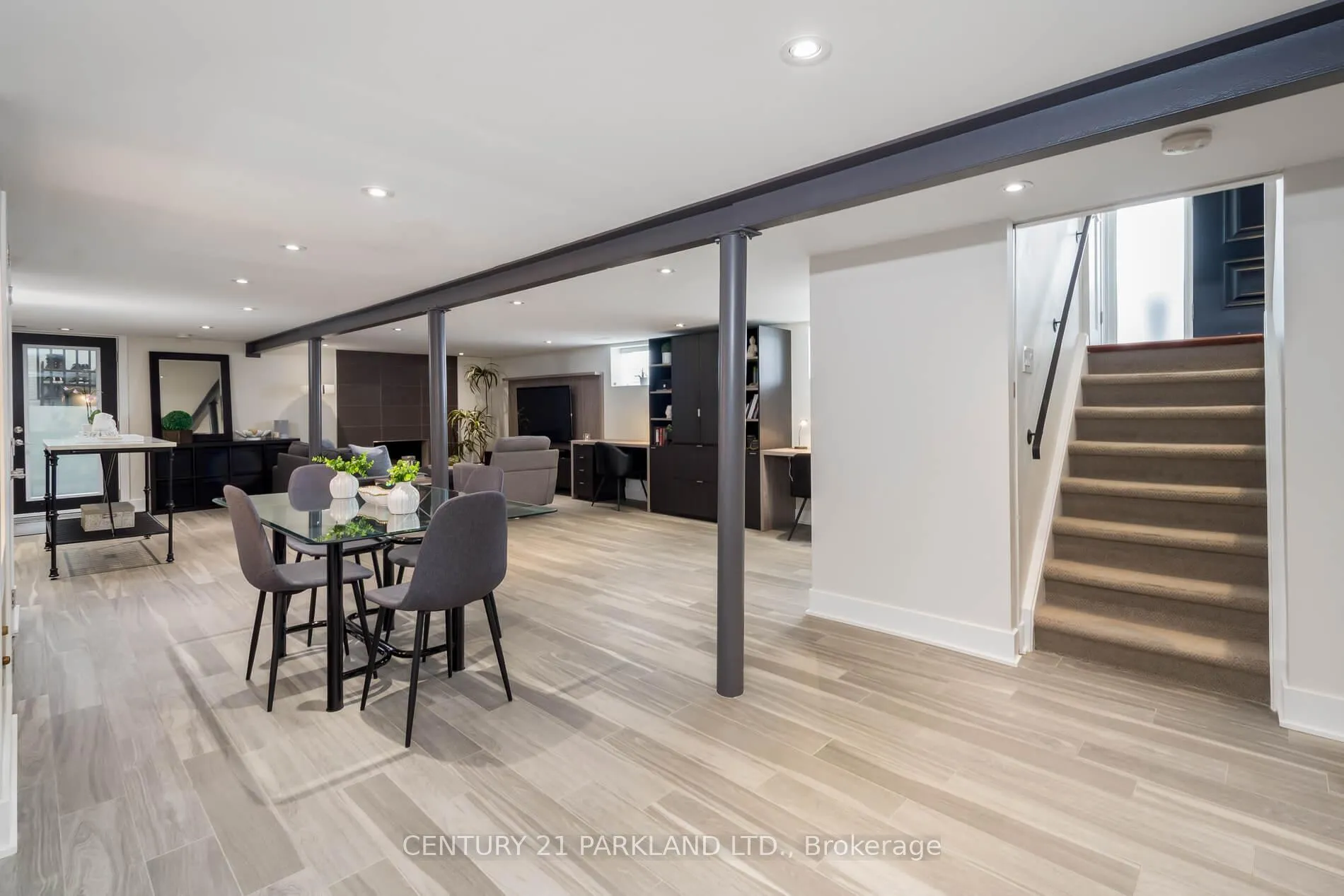Photo 22 of 45 Deevale Road, North York, Downsview-Roding-CFB — HOMEH