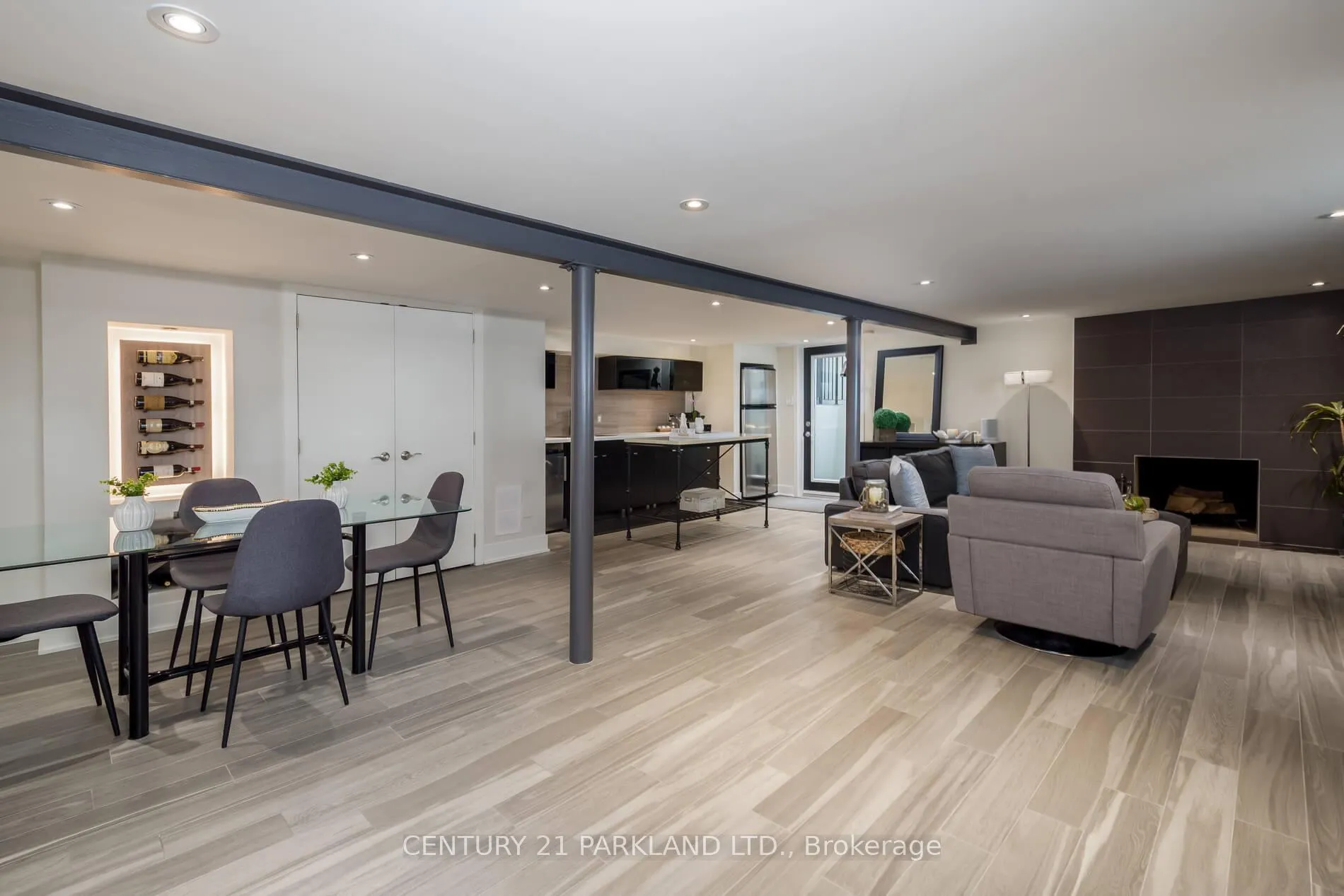 Photo 23 of 45 Deevale Road, North York, Downsview-Roding-CFB — HOMEH