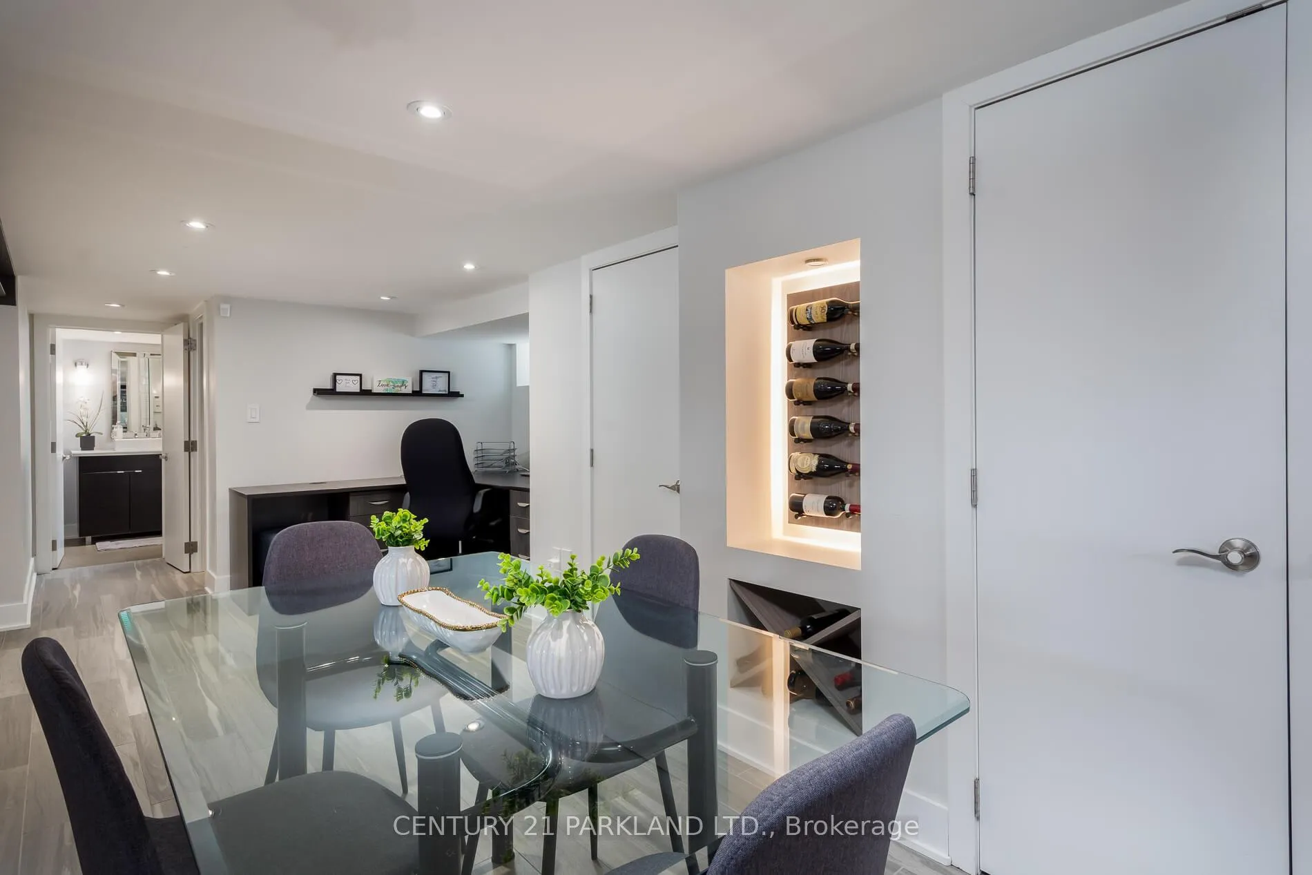 Photo 25 of 45 Deevale Road, North York, Downsview-Roding-CFB — HOMEH
