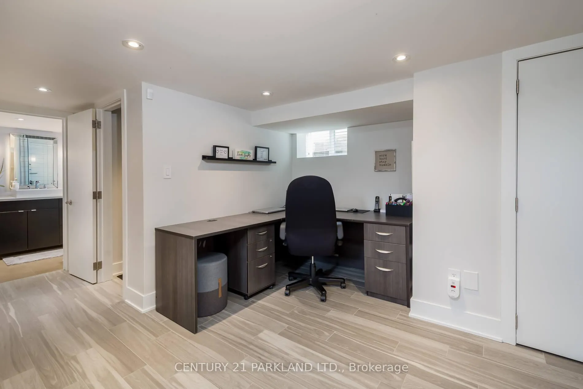 Photo 27 of 45 Deevale Road, North York, Downsview-Roding-CFB — HOMEH