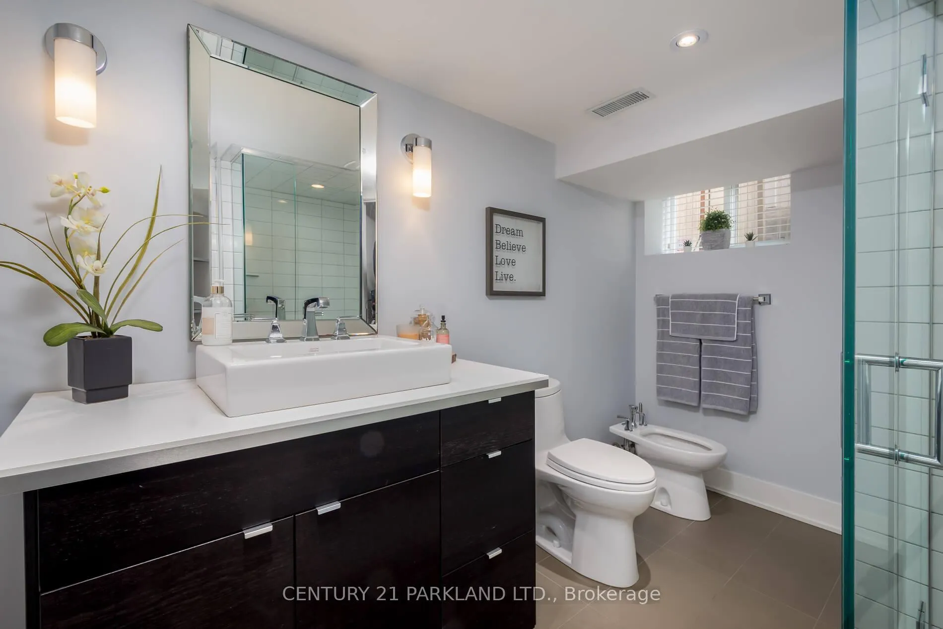 Photo 32 of 45 Deevale Road, North York, Downsview-Roding-CFB — HOMEH