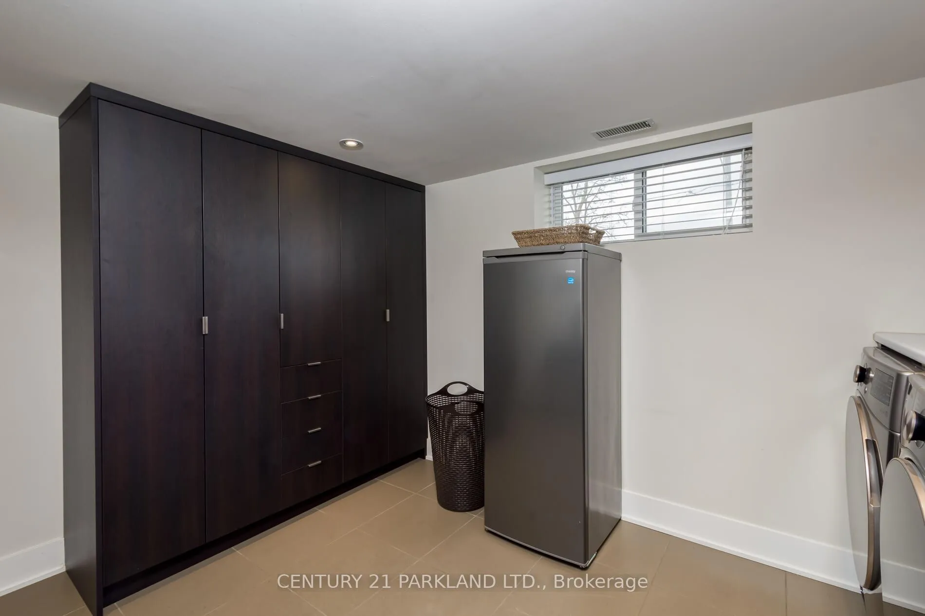 Photo 36 of 45 Deevale Road, North York, Downsview-Roding-CFB — HOMEH
