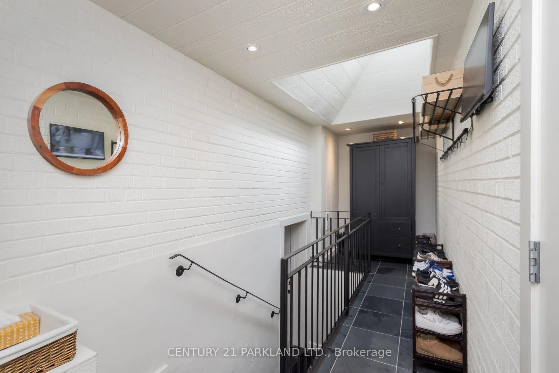 Photo 37 of 45 Deevale Road, North York, Downsview-Roding-CFB — HOMEH
