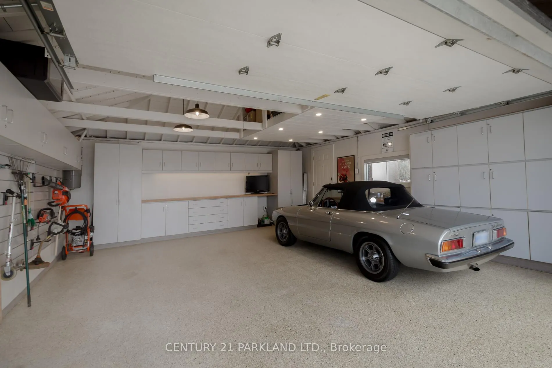 Photo 38 of 45 Deevale Road, North York, Downsview-Roding-CFB — HOMEH